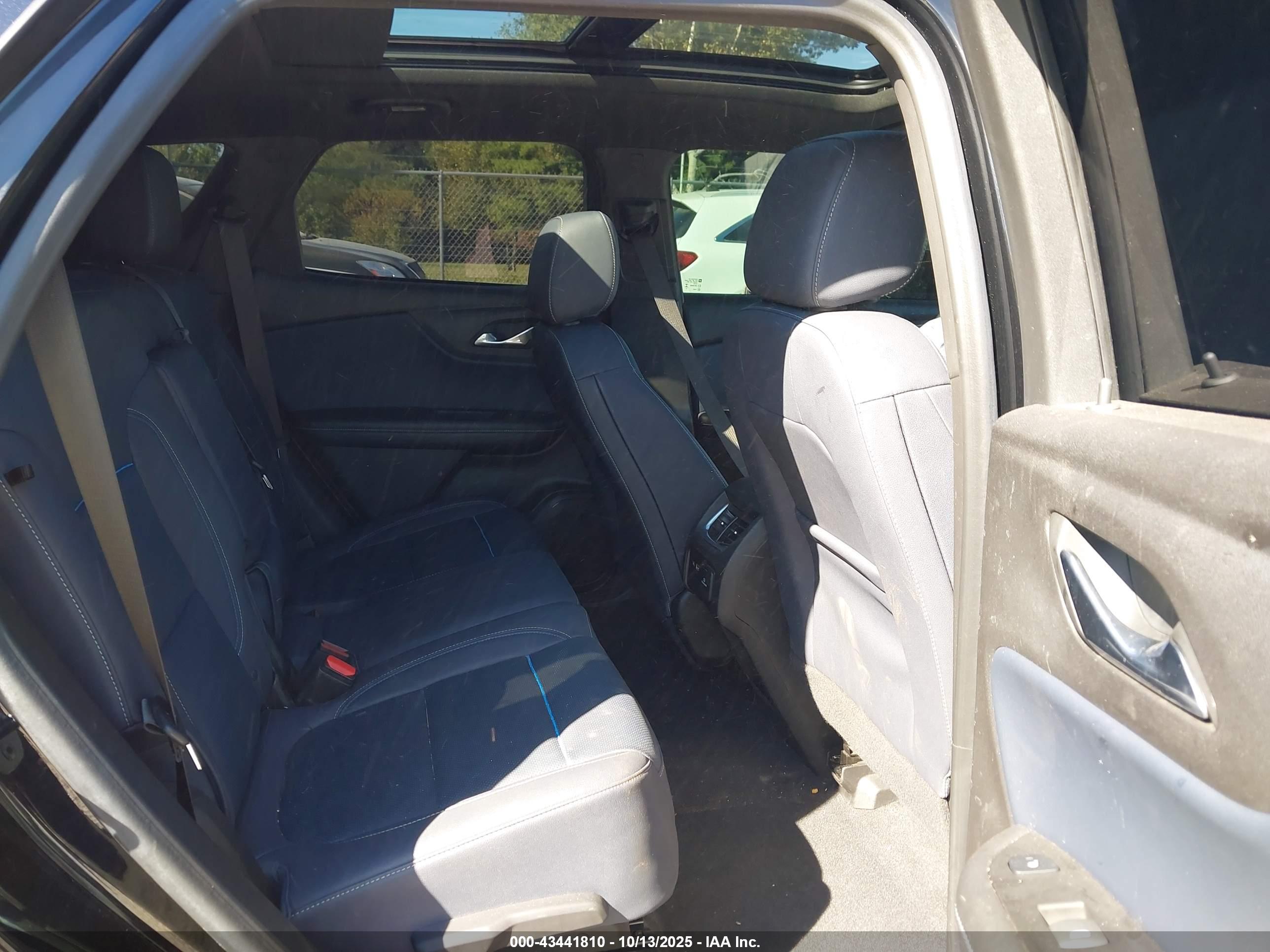 CHEVROLET BLAZER image 8