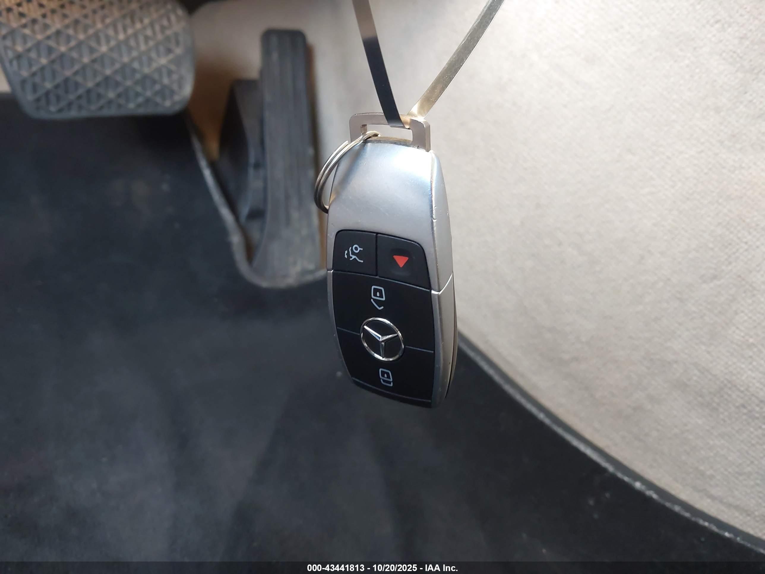 MERCEDES-BENZ C image 11