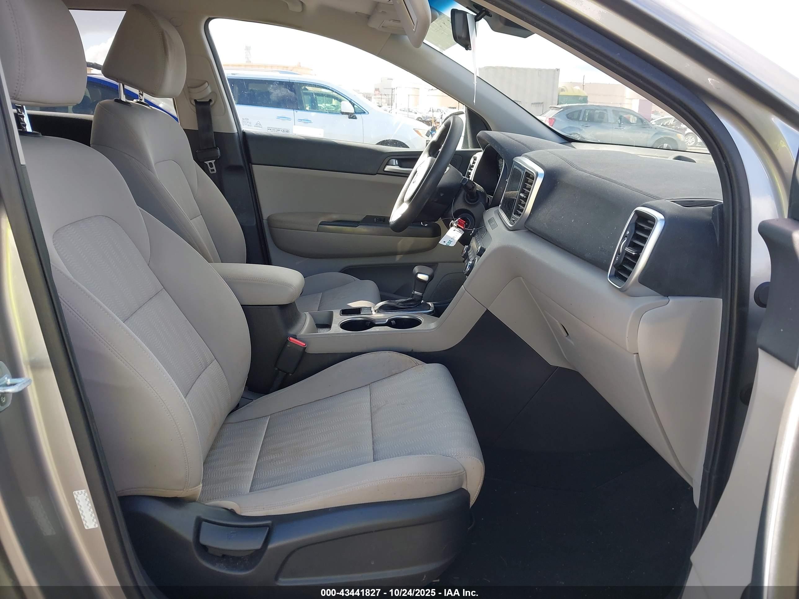 KIA SPORTAGE image 5