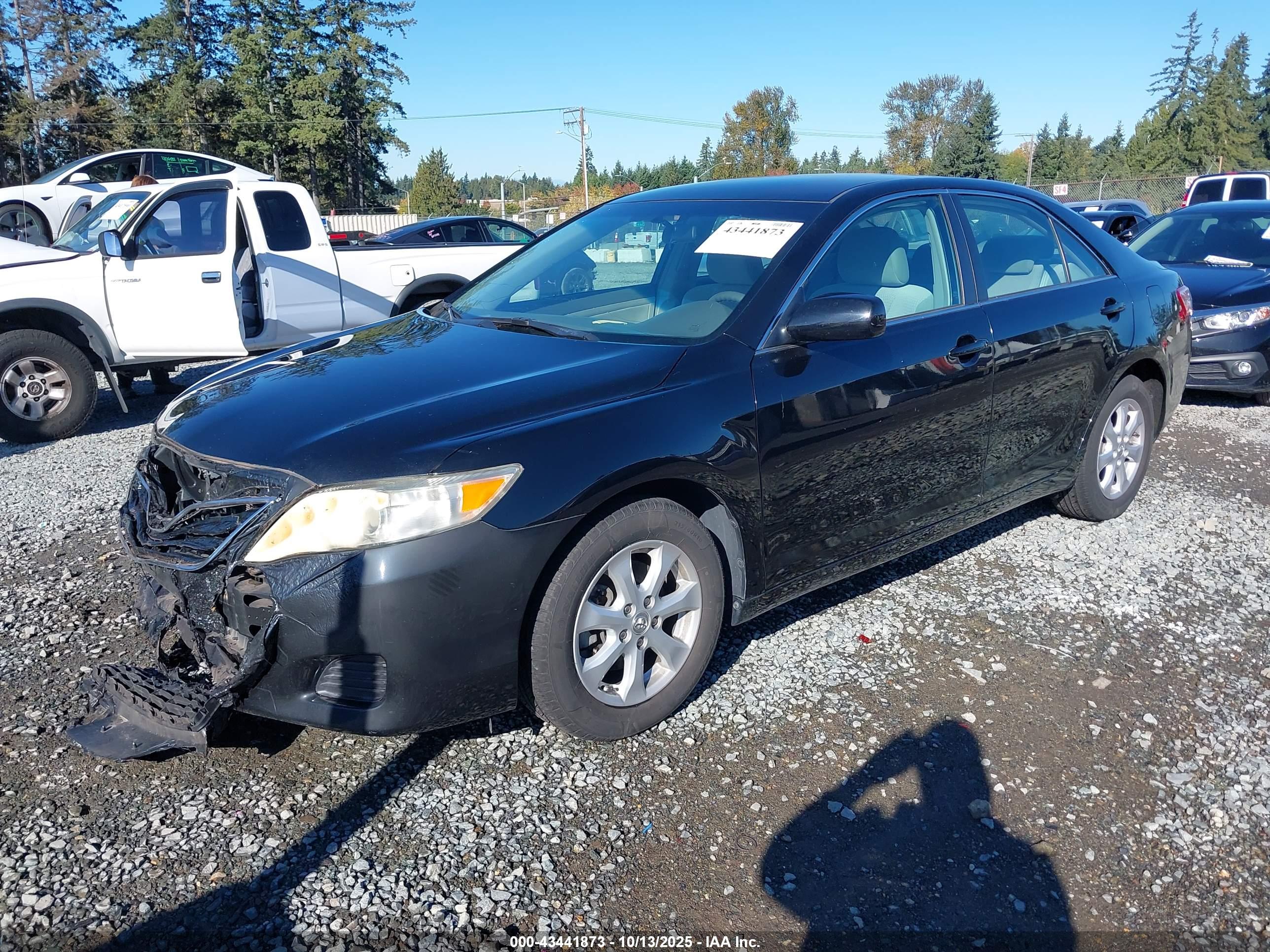 TOYOTA CAMRY image 2