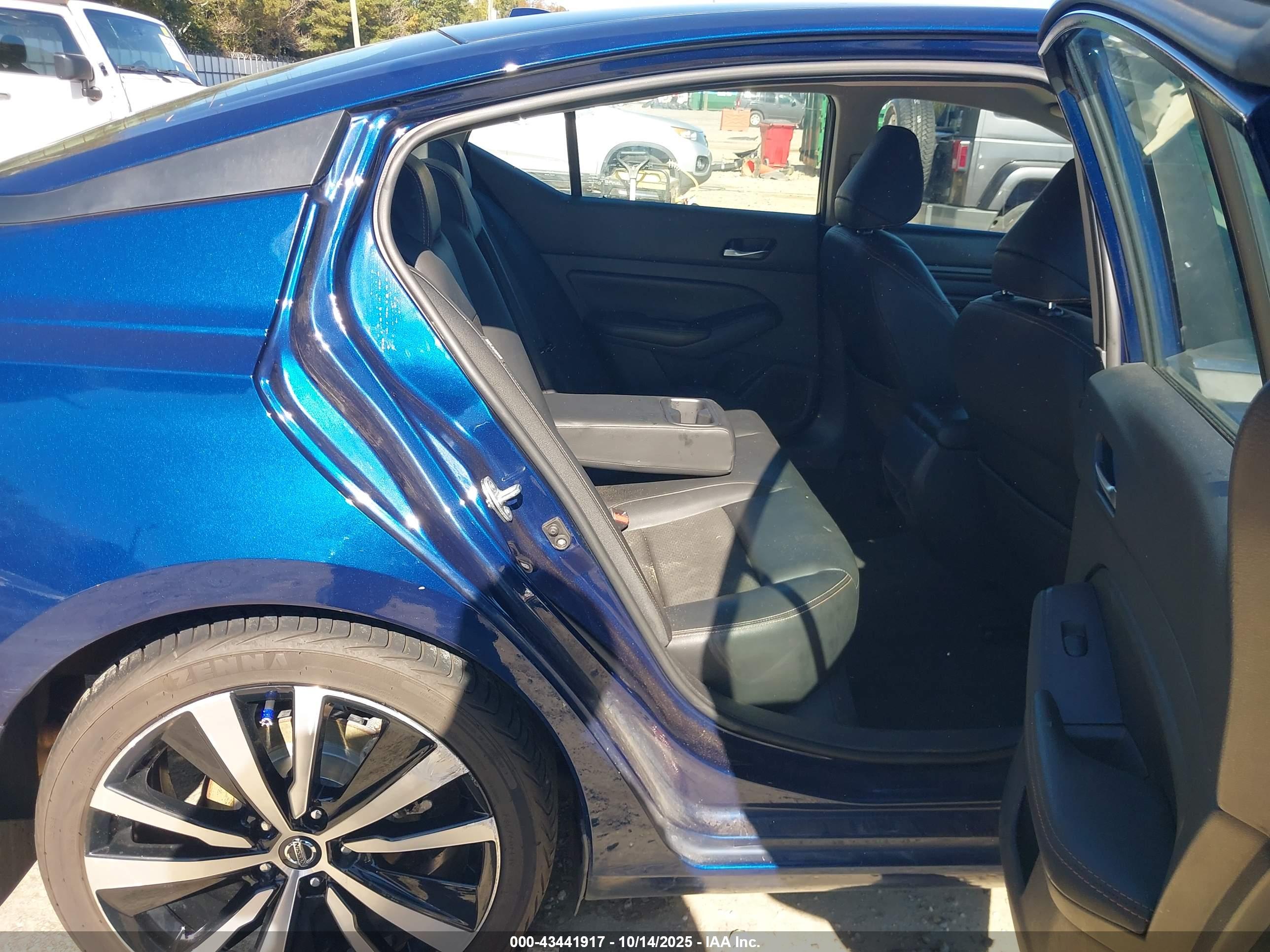 NISSAN ALTIMA image 8