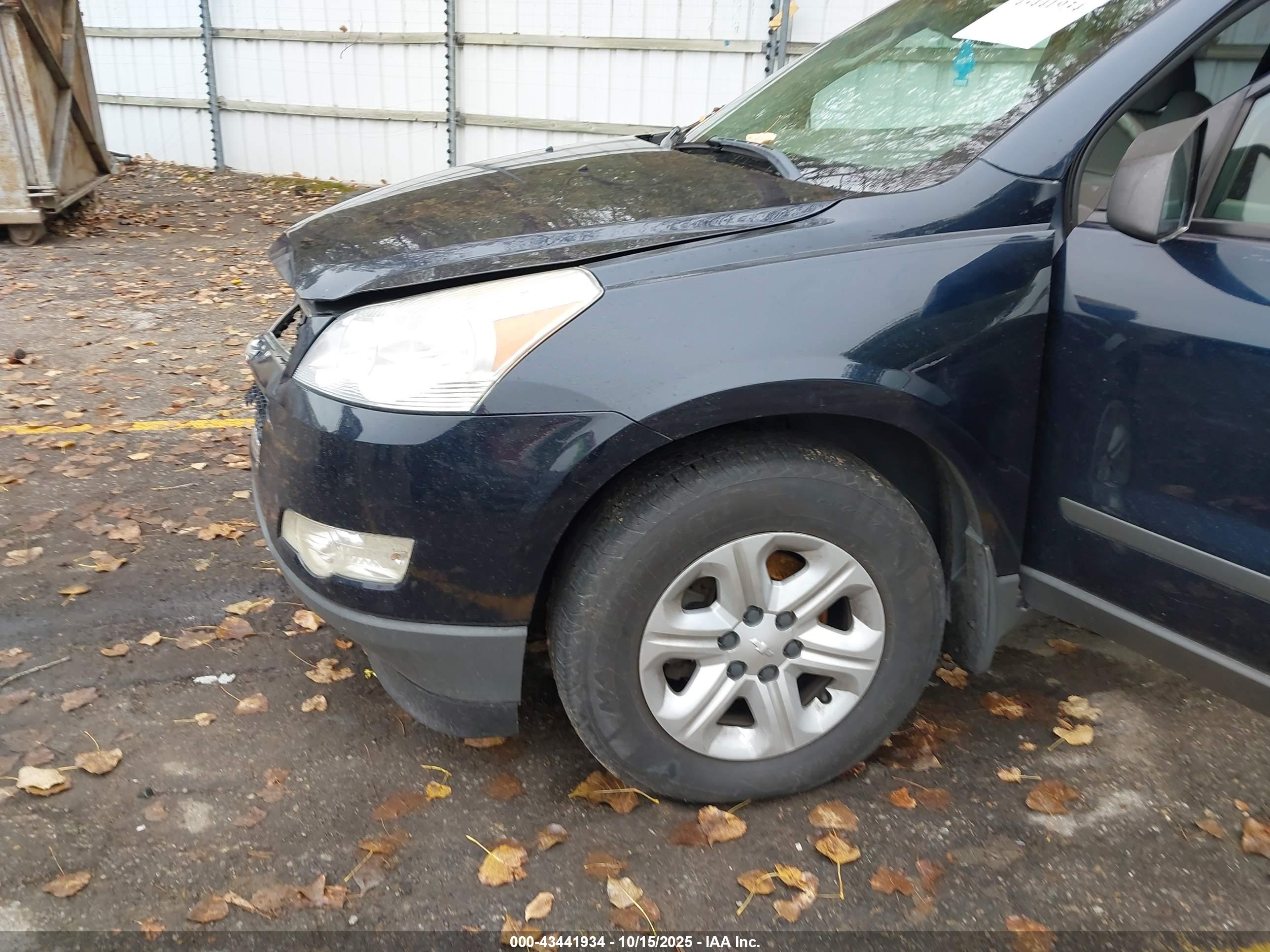 CHEVROLET TRAVERSE image 6
