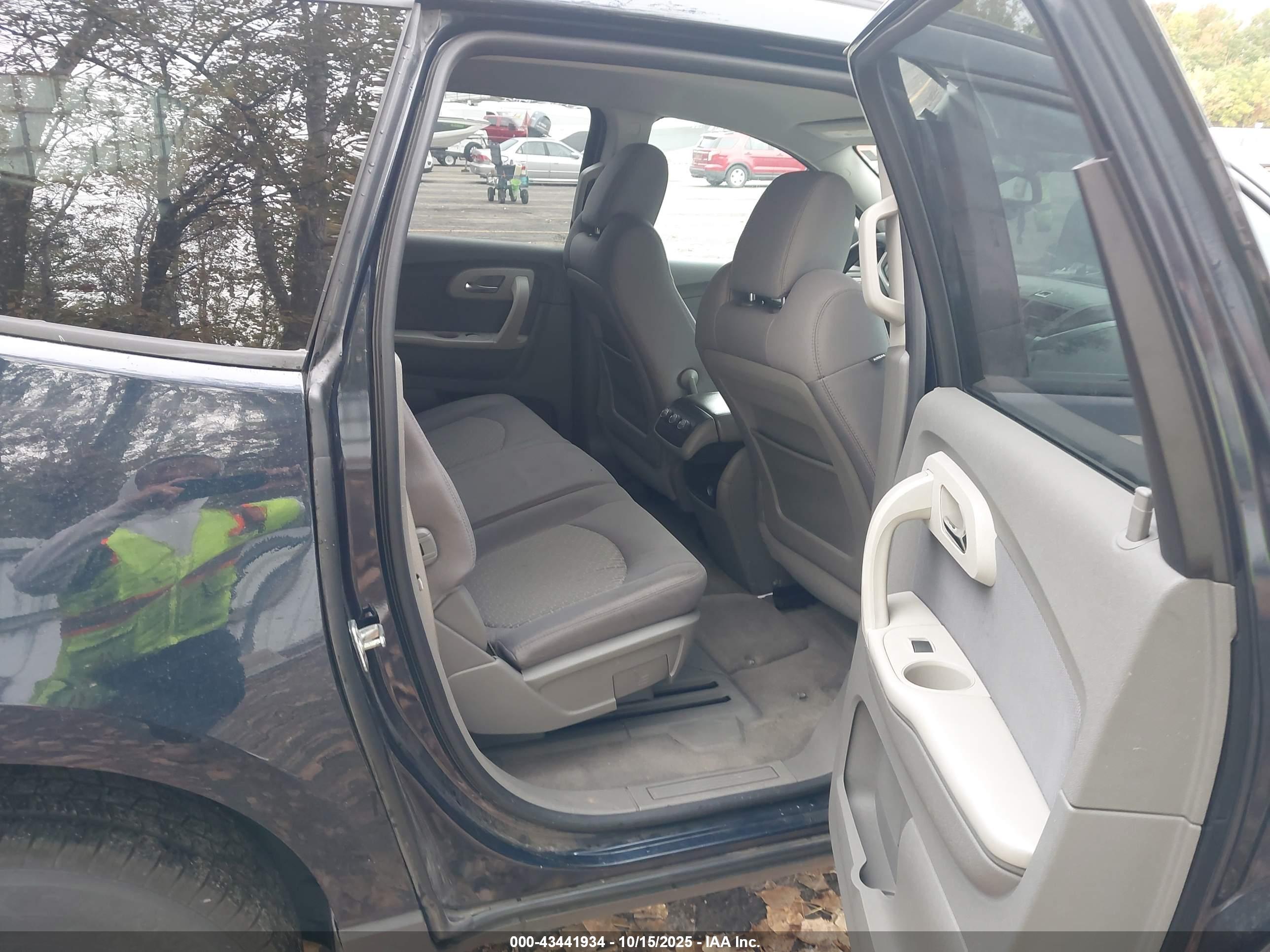 CHEVROLET TRAVERSE image 8