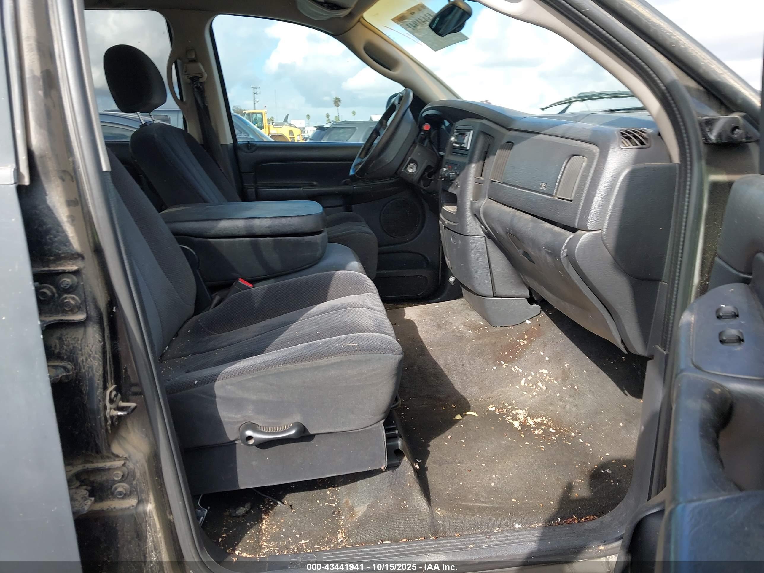DODGE RAM image 5