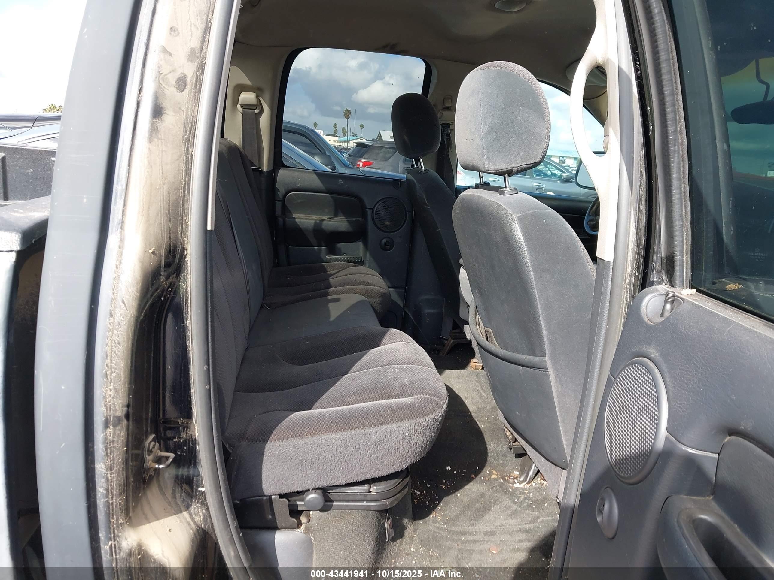 DODGE RAM image 8