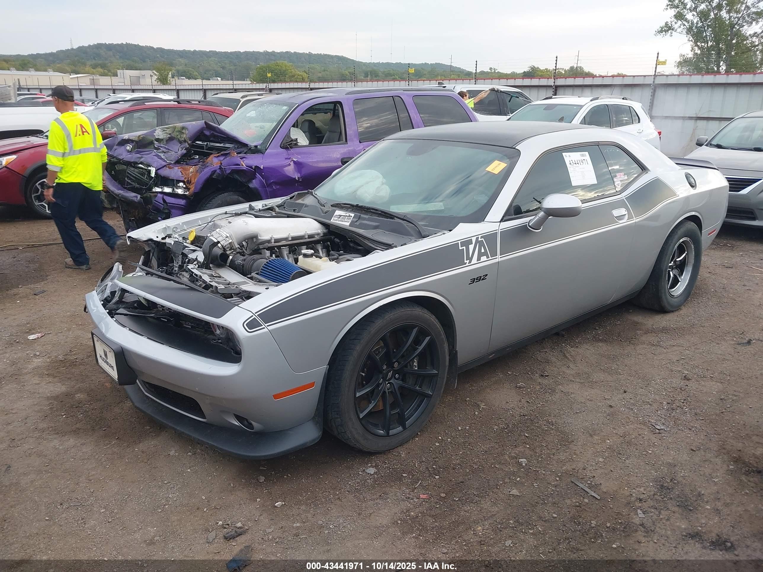 DODGE CHALLENGER image 2