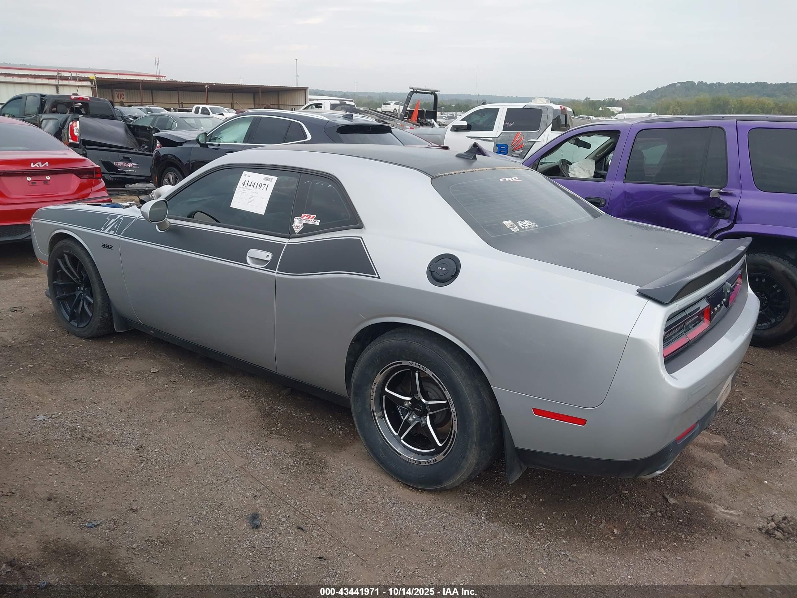 DODGE CHALLENGER image 3