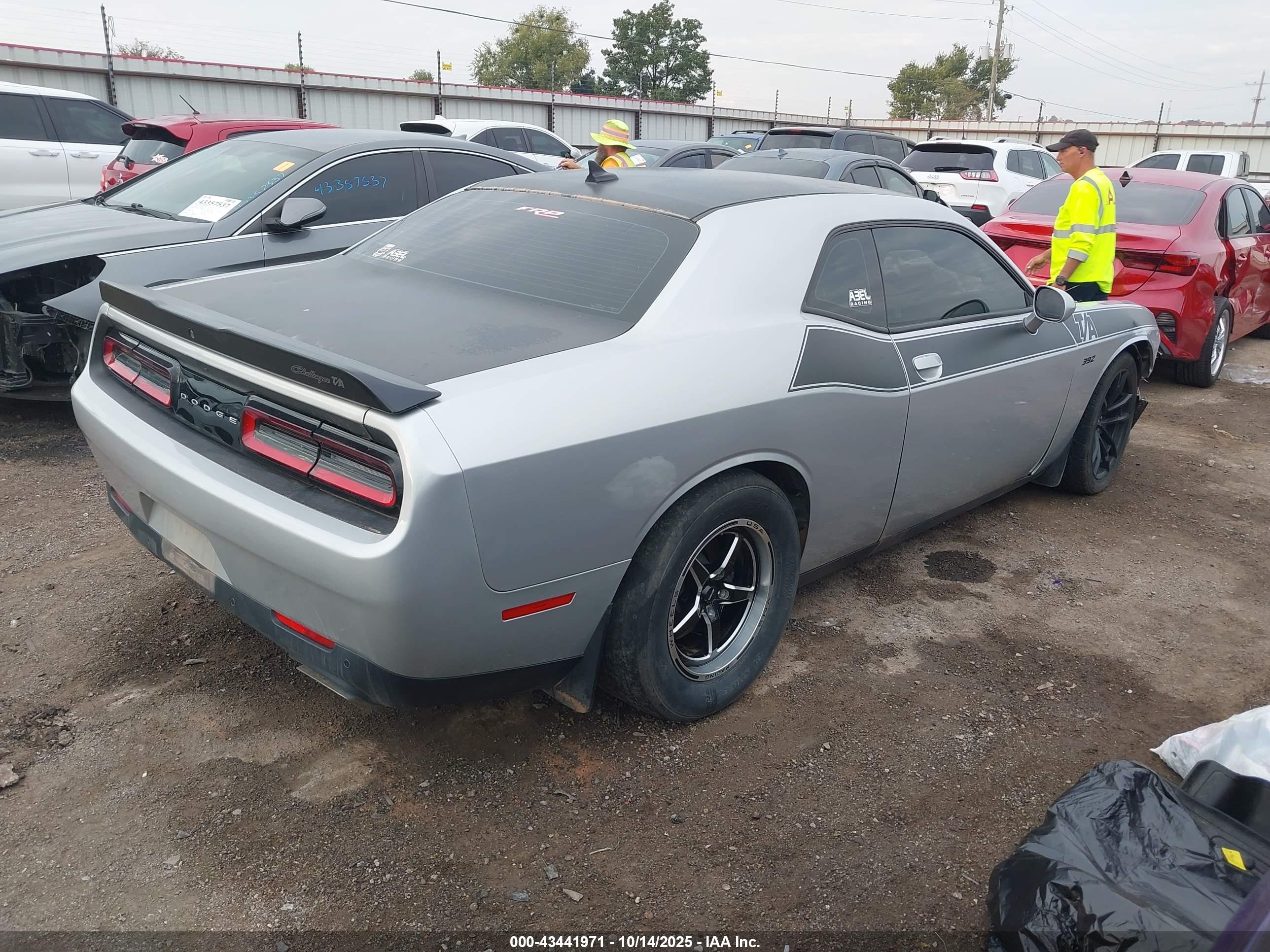 DODGE CHALLENGER image 4