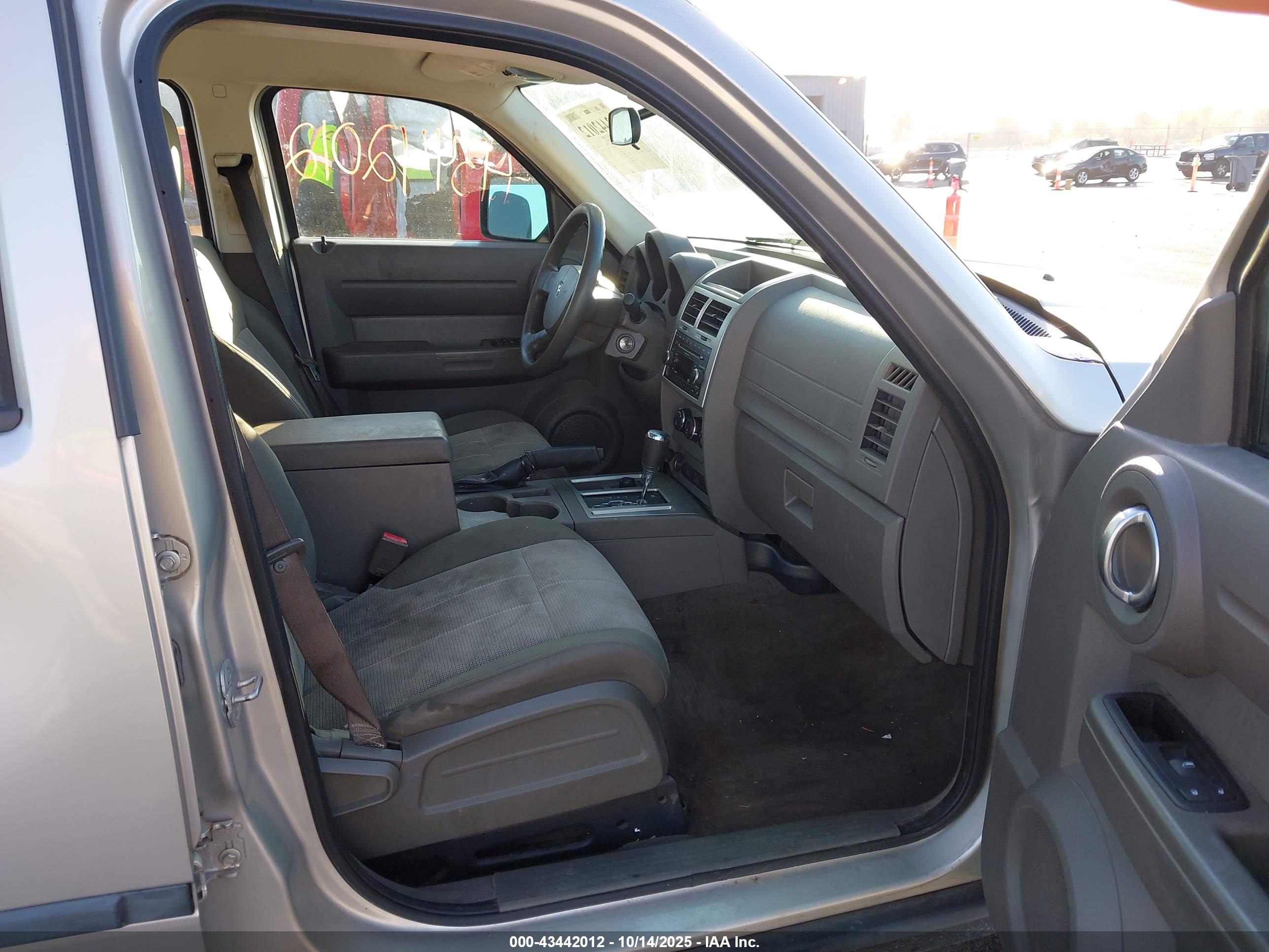 DODGE NITRO image 5
