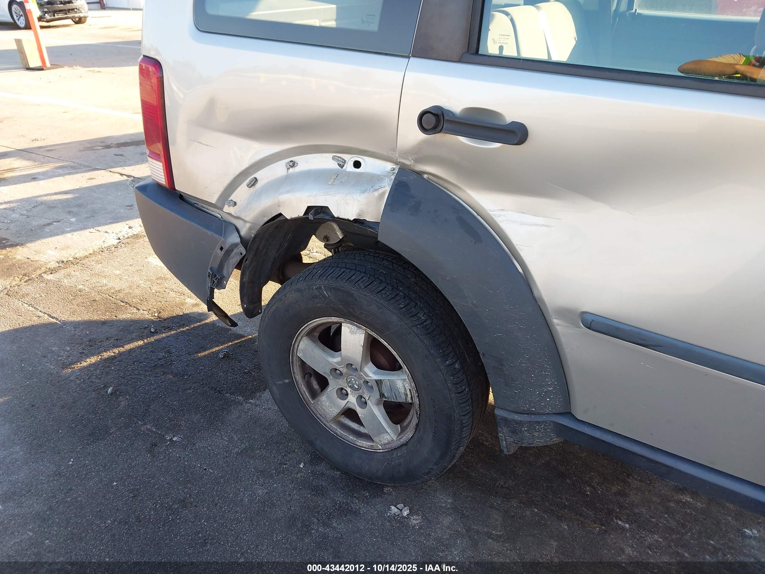 DODGE NITRO image 6