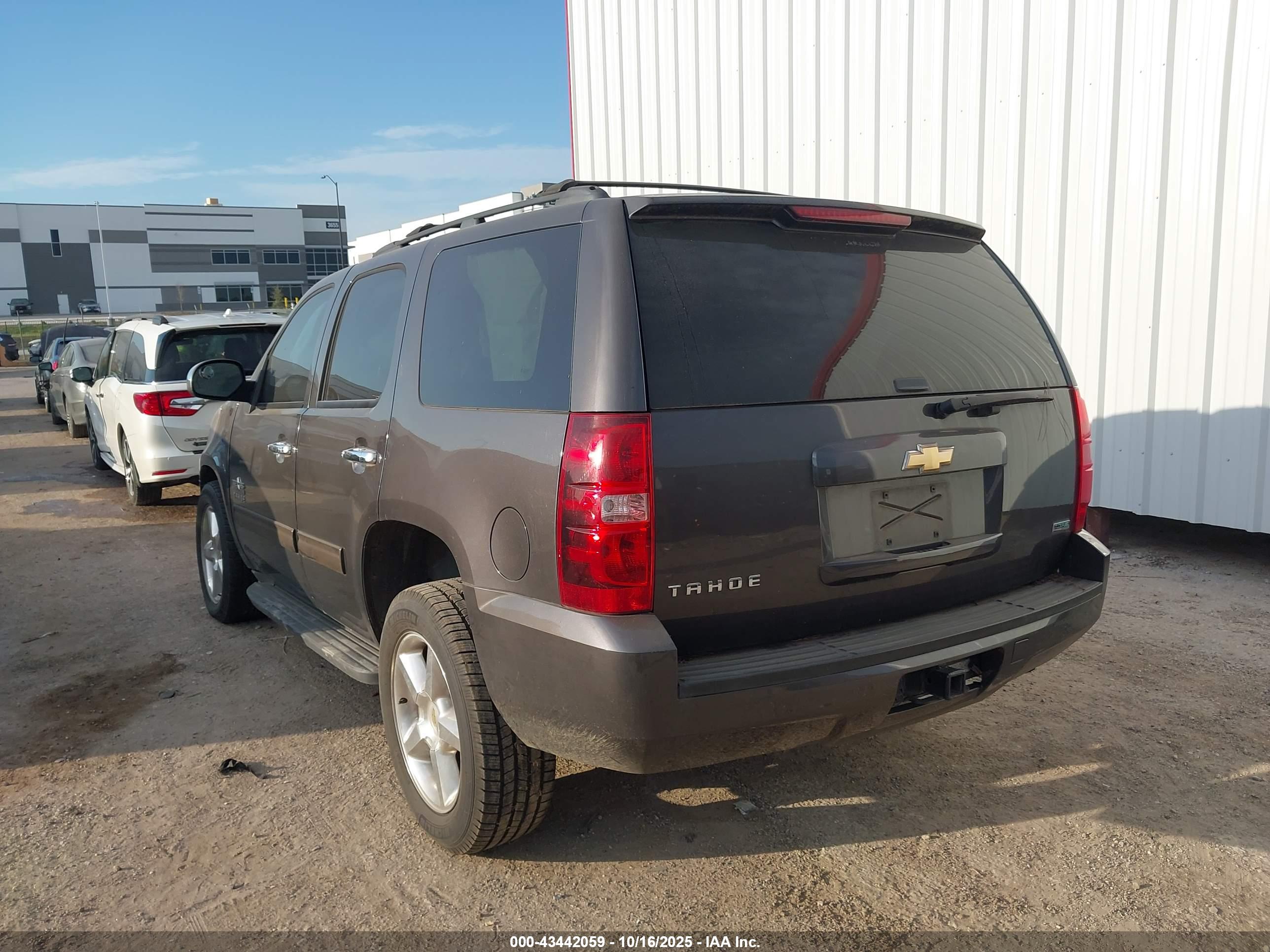 CHEVROLET TAHOE image 3