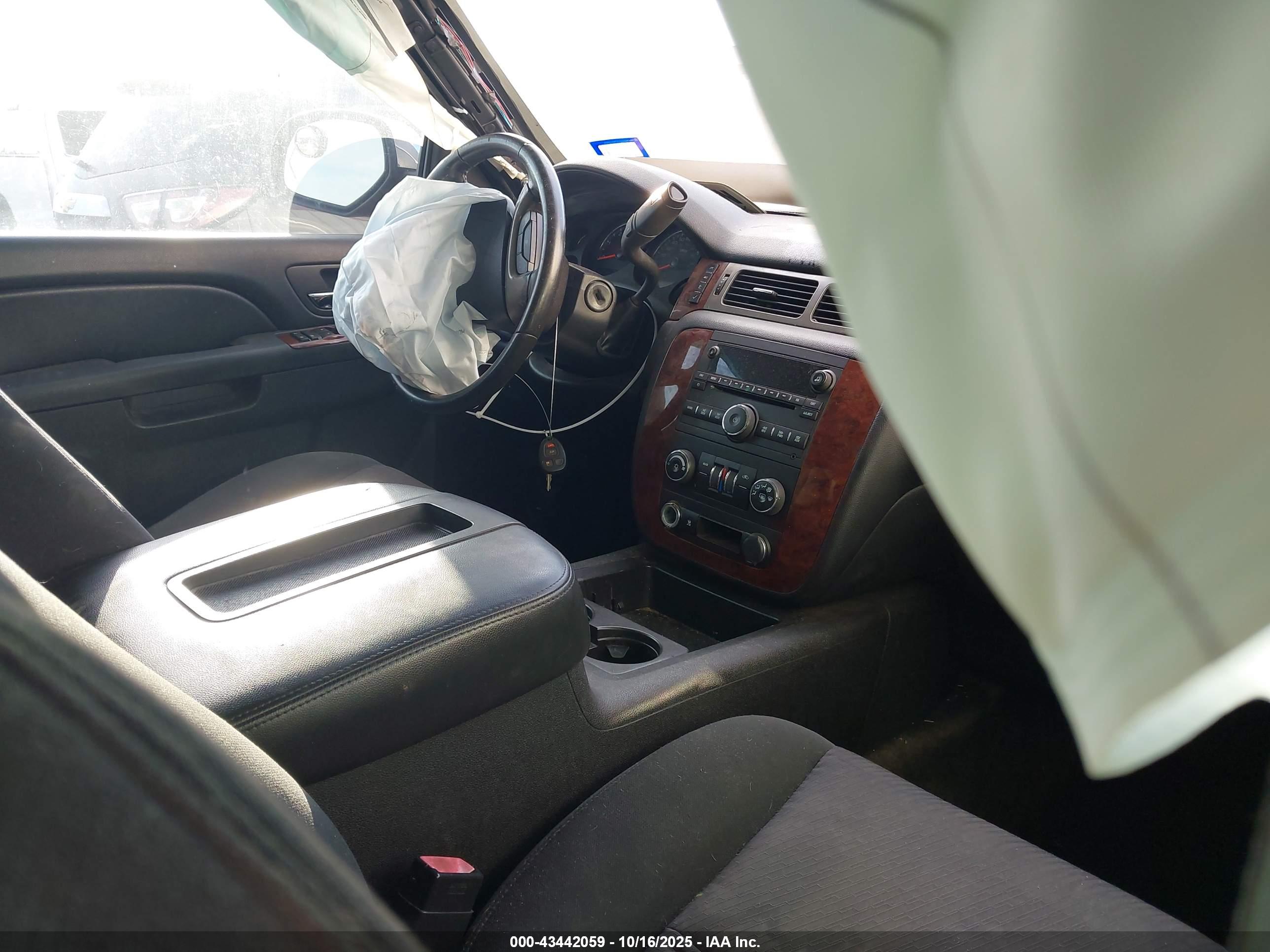 CHEVROLET TAHOE image 5