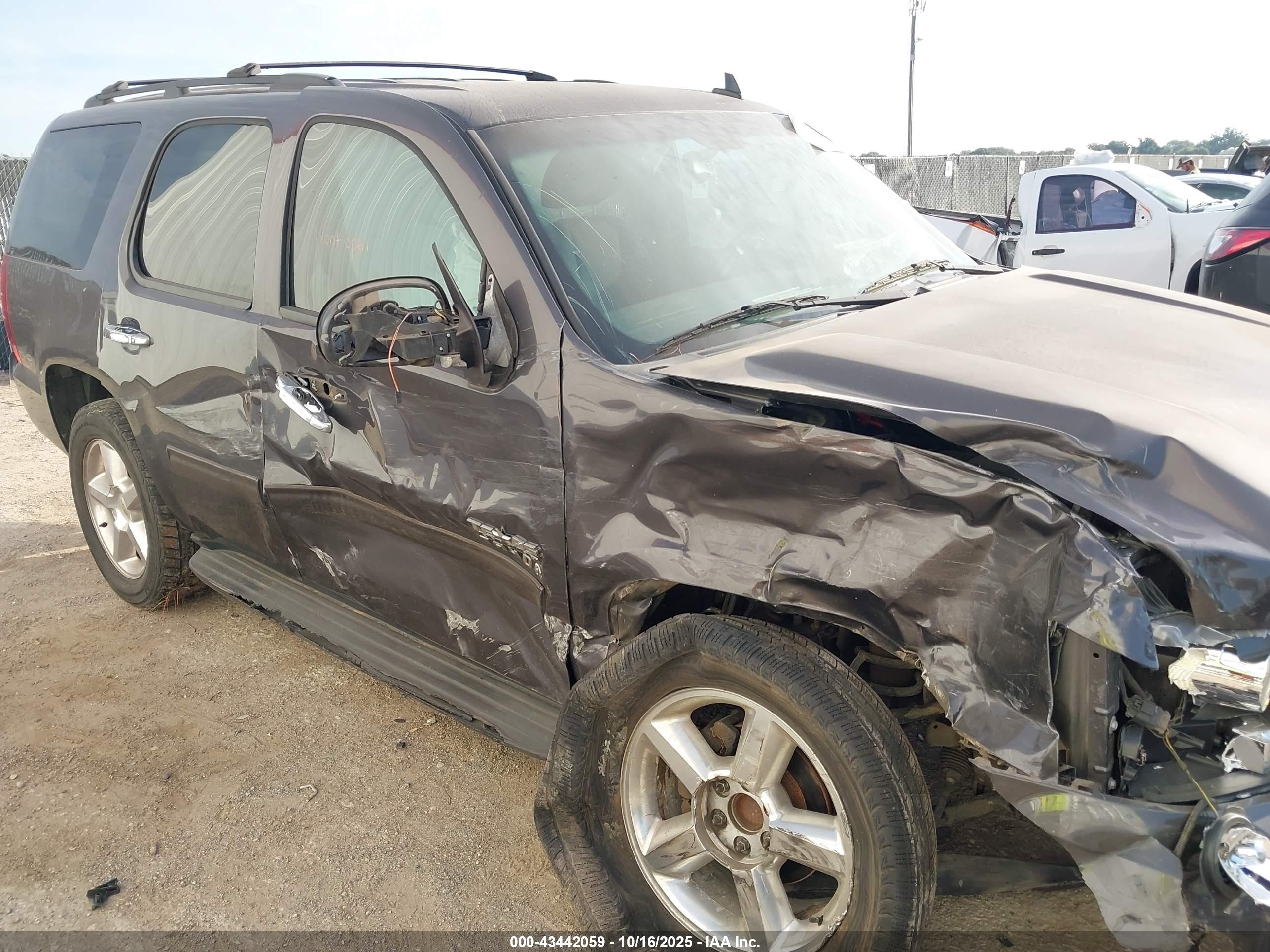 CHEVROLET TAHOE image 6