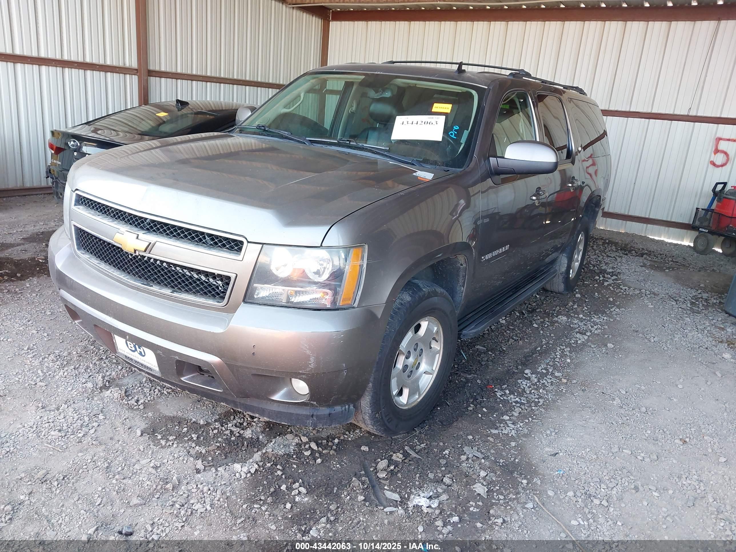 CHEVROLET SUBURBAN image 2