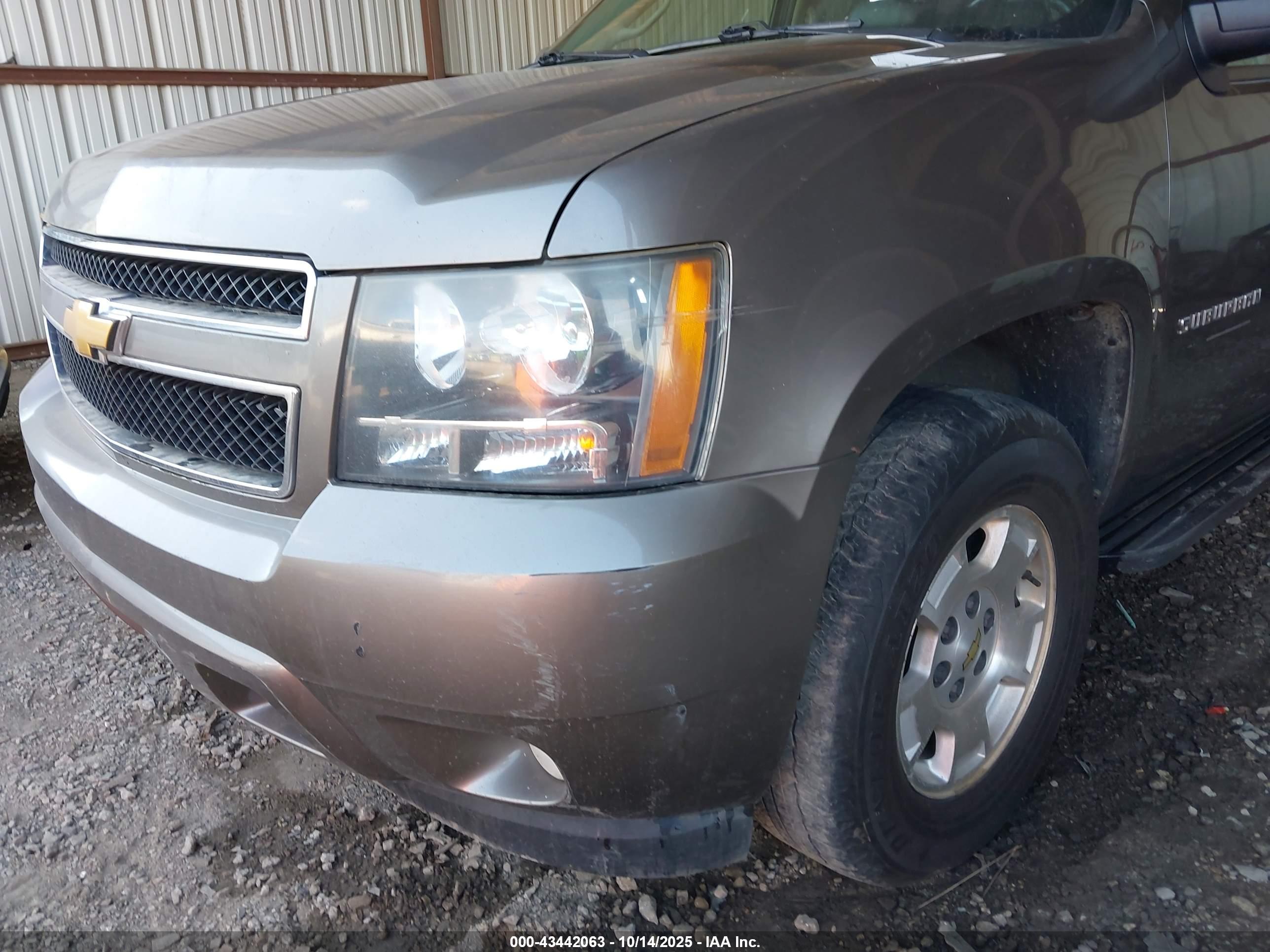 CHEVROLET SUBURBAN image 6