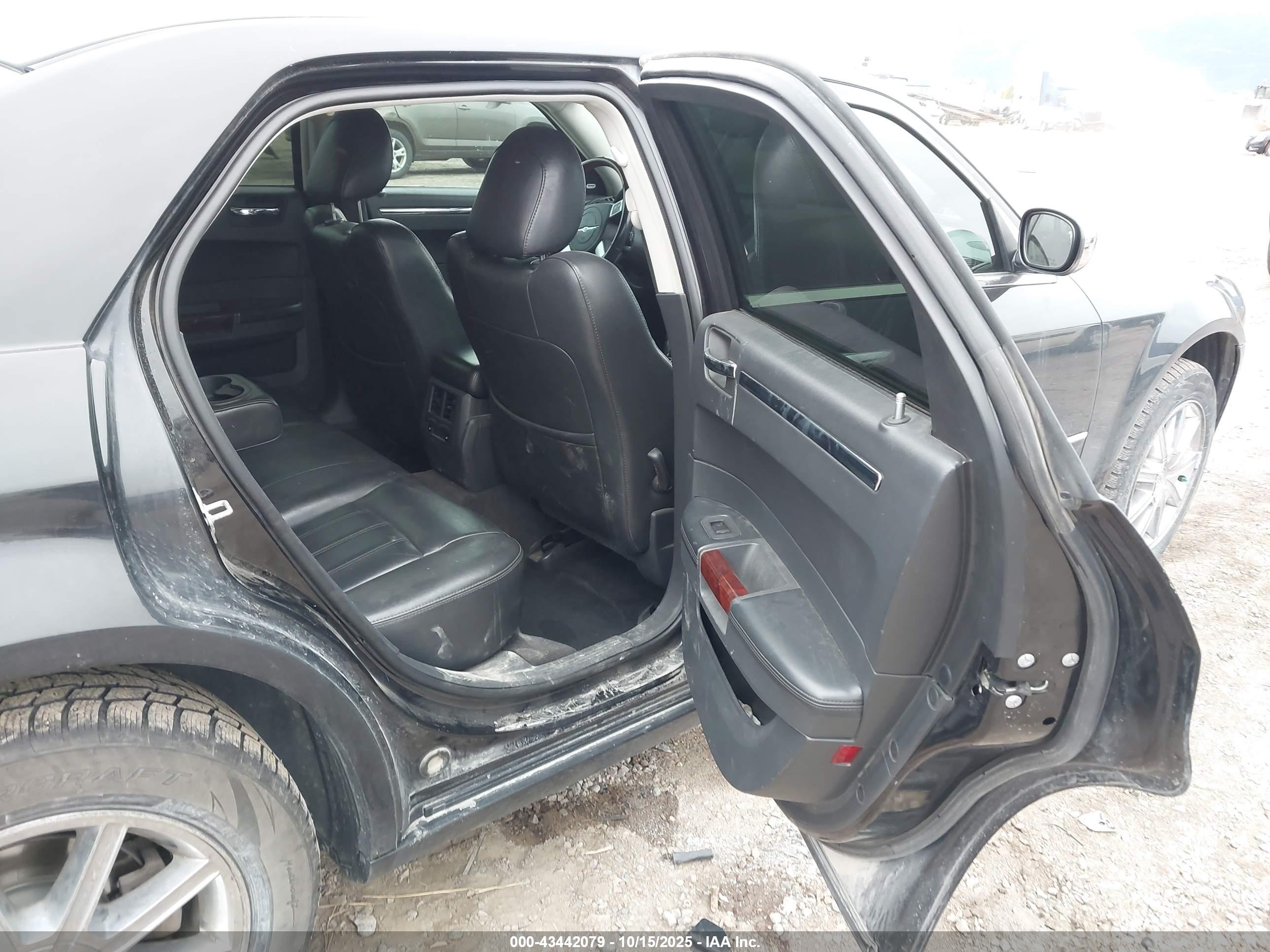 CHRYSLER 300C image 8