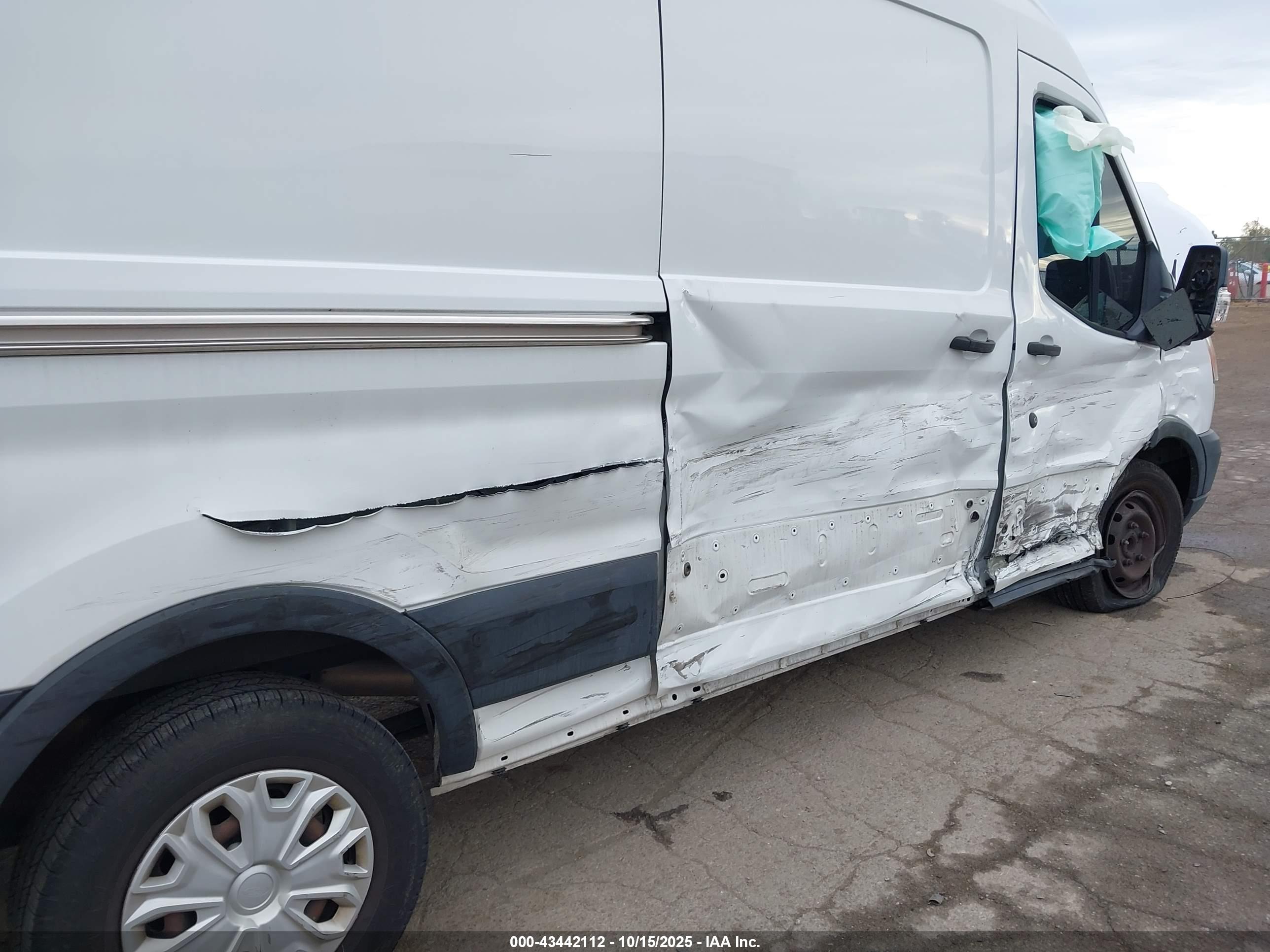 FORD TRANSIT-250 image 6