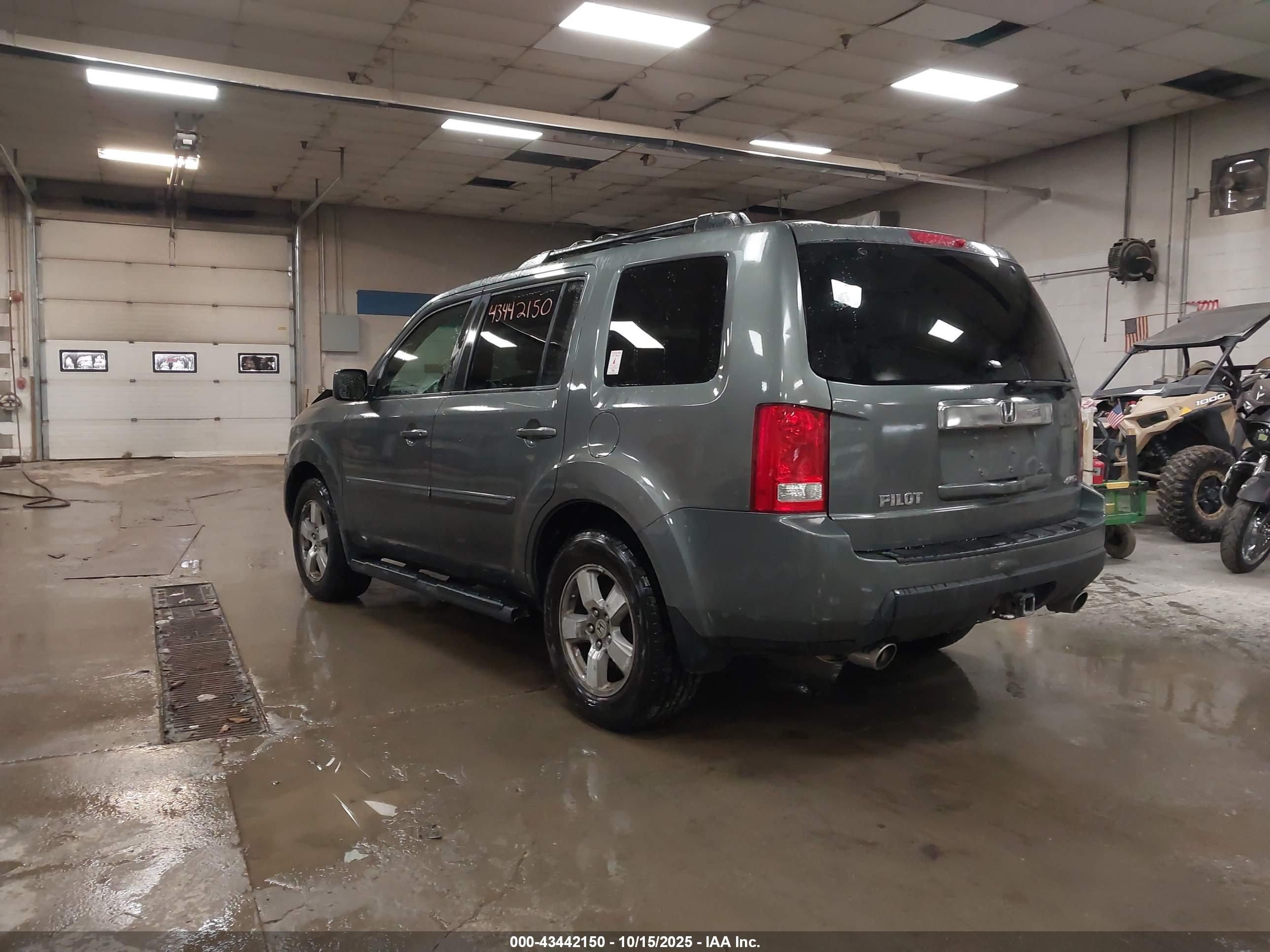 HONDA PILOT image 3