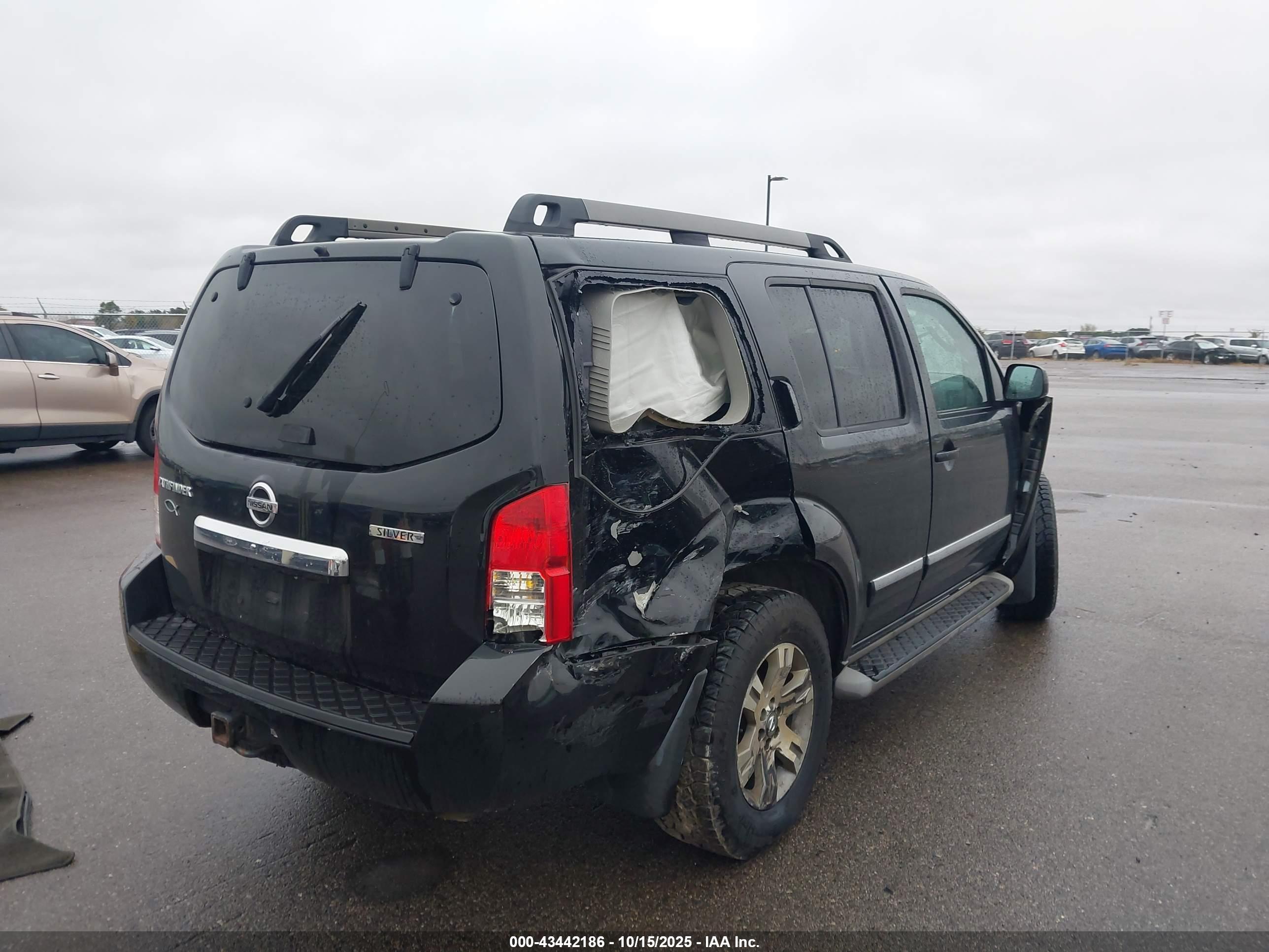 NISSAN PATHFINDER image 4