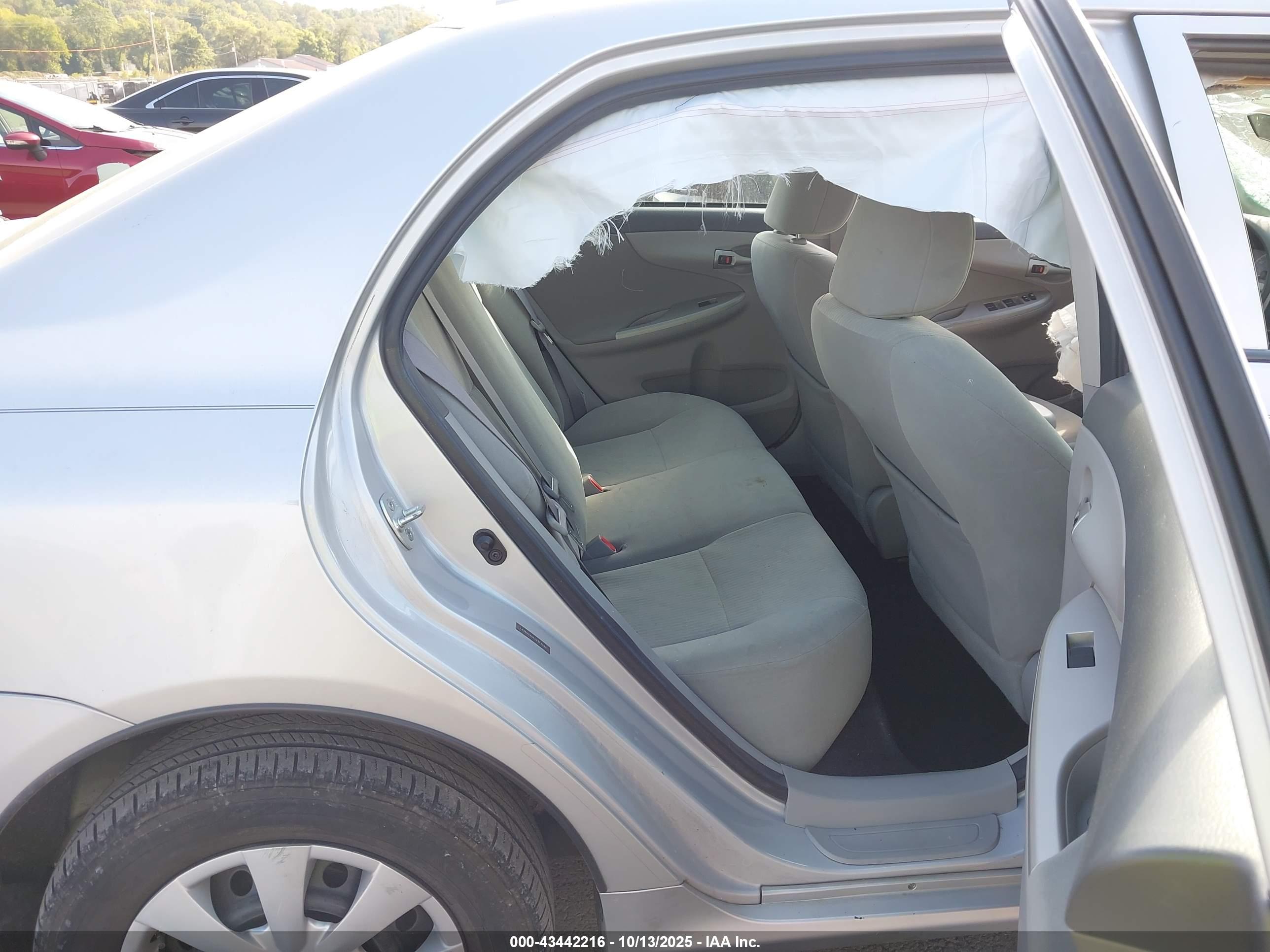 TOYOTA COROLLA image 8