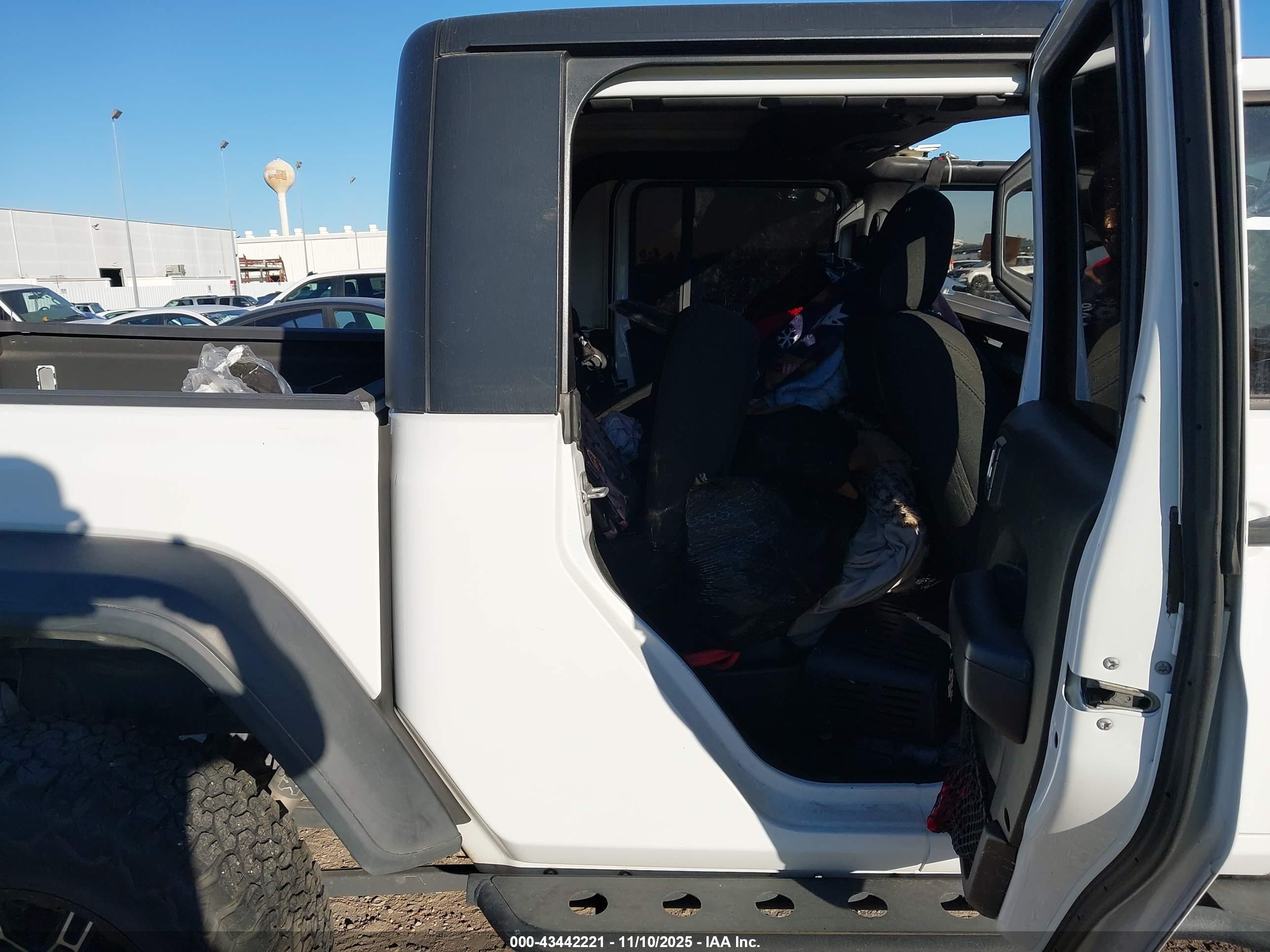 JEEP GLADIATOR image 8