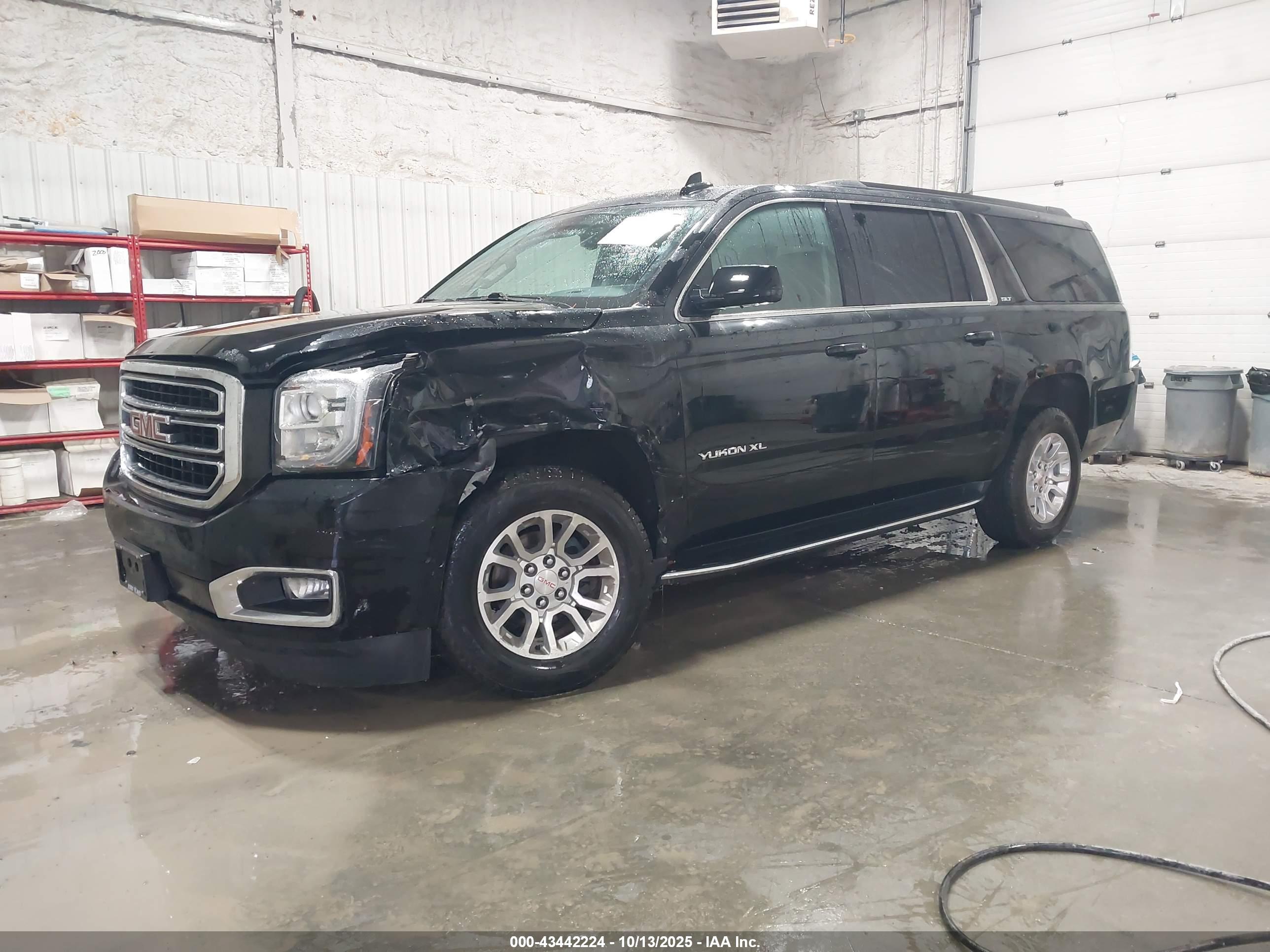 GMC YUKON image 2