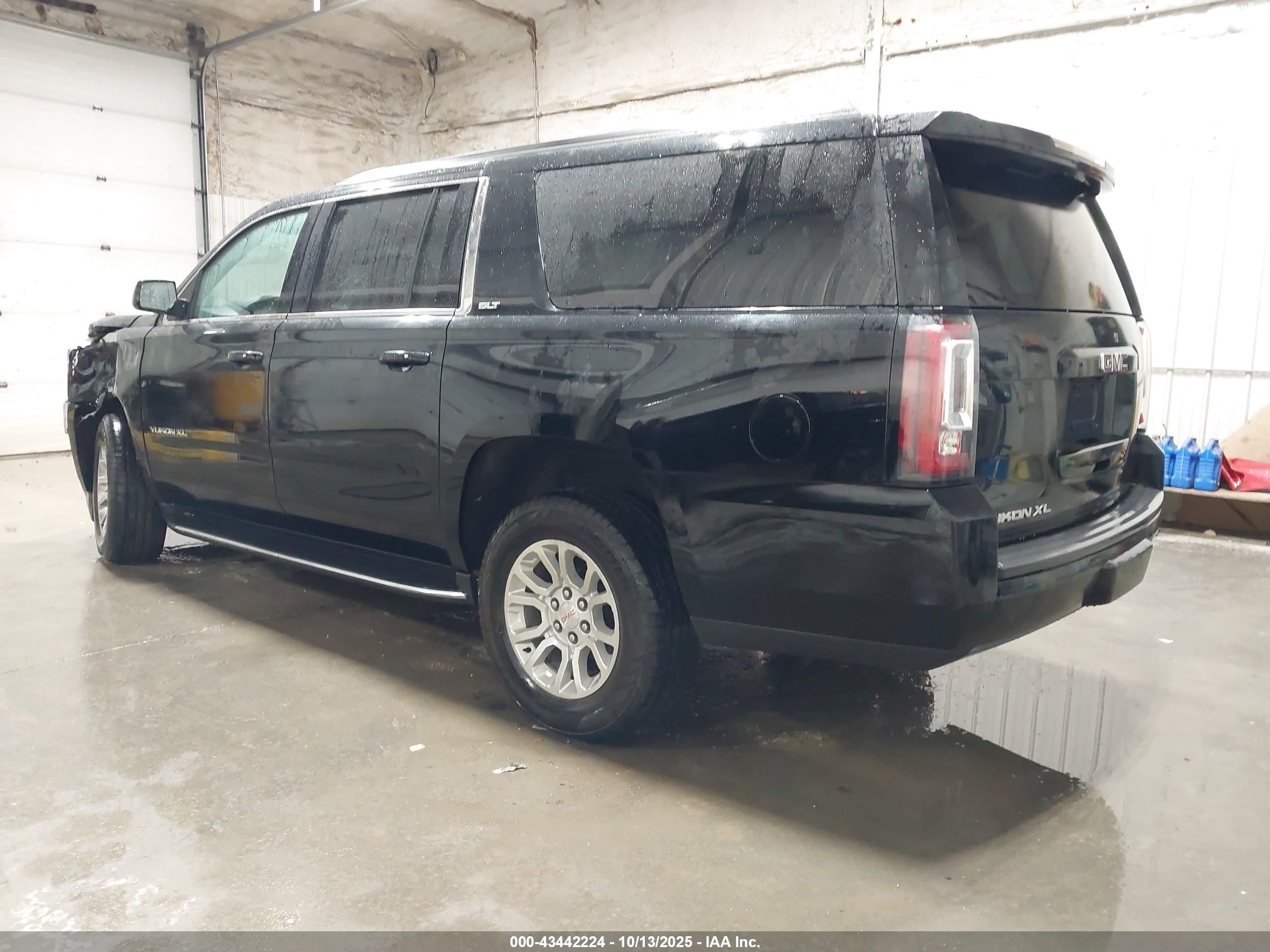 GMC YUKON image 3