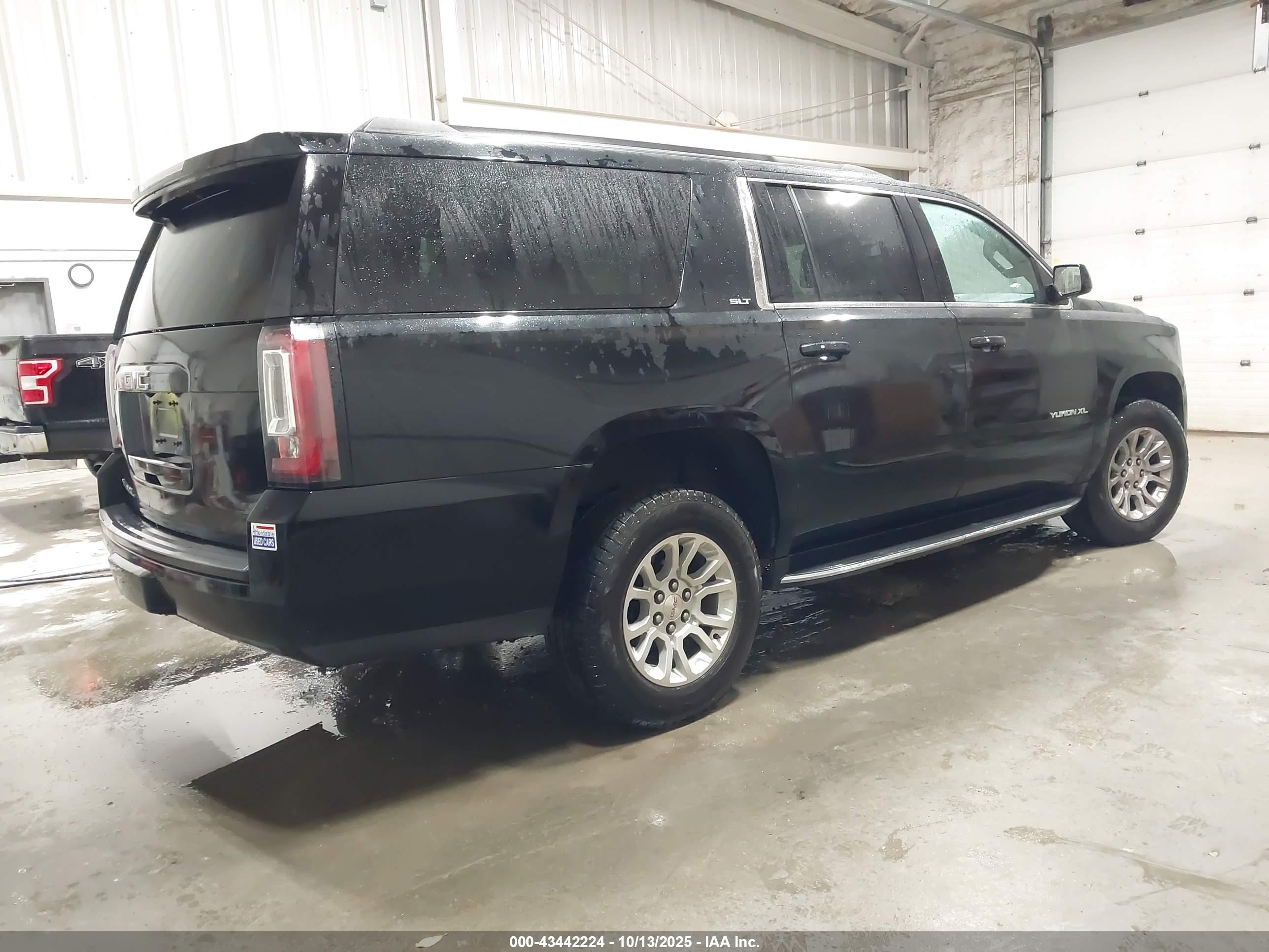 GMC YUKON image 4