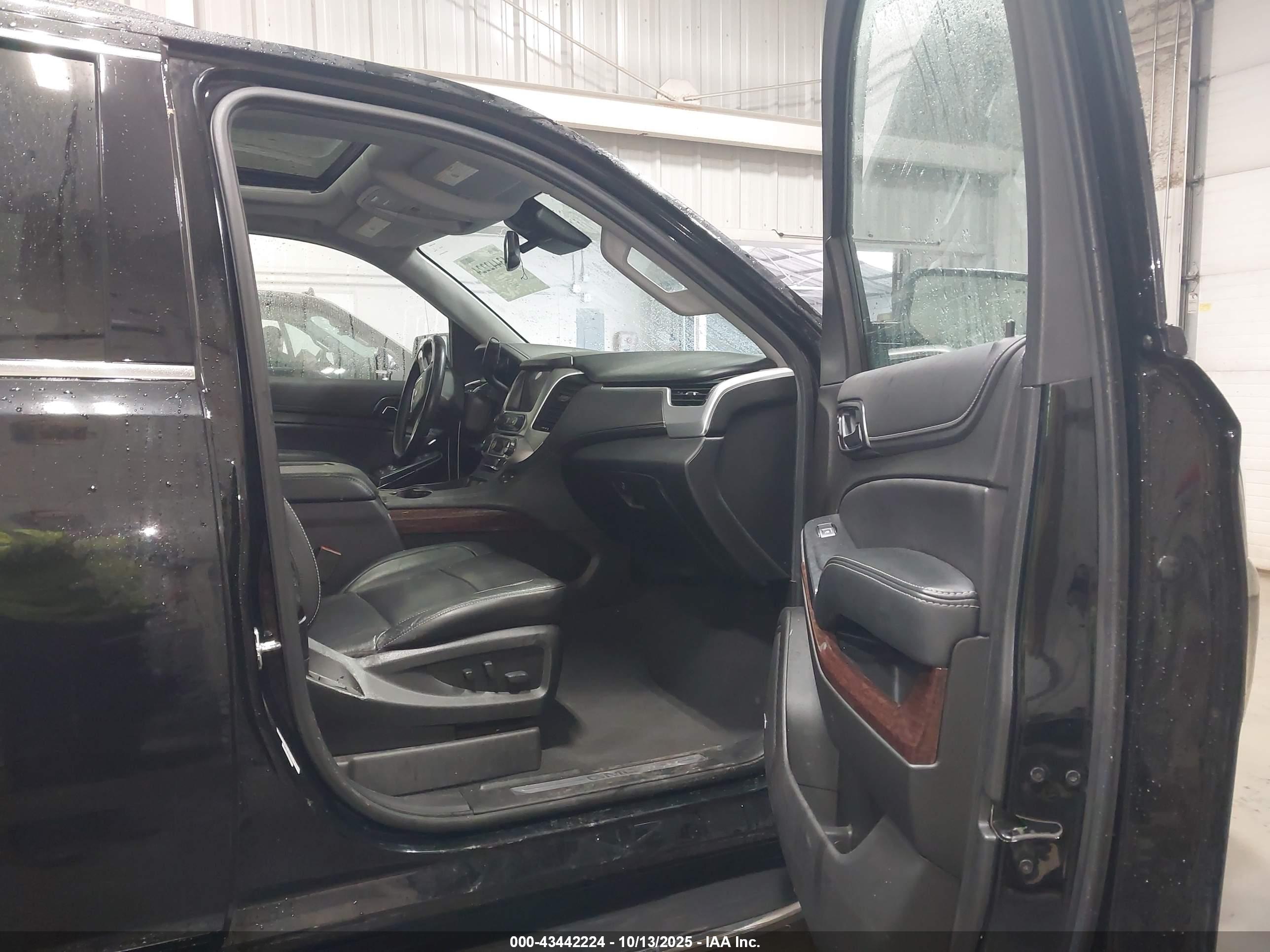 GMC YUKON image 5