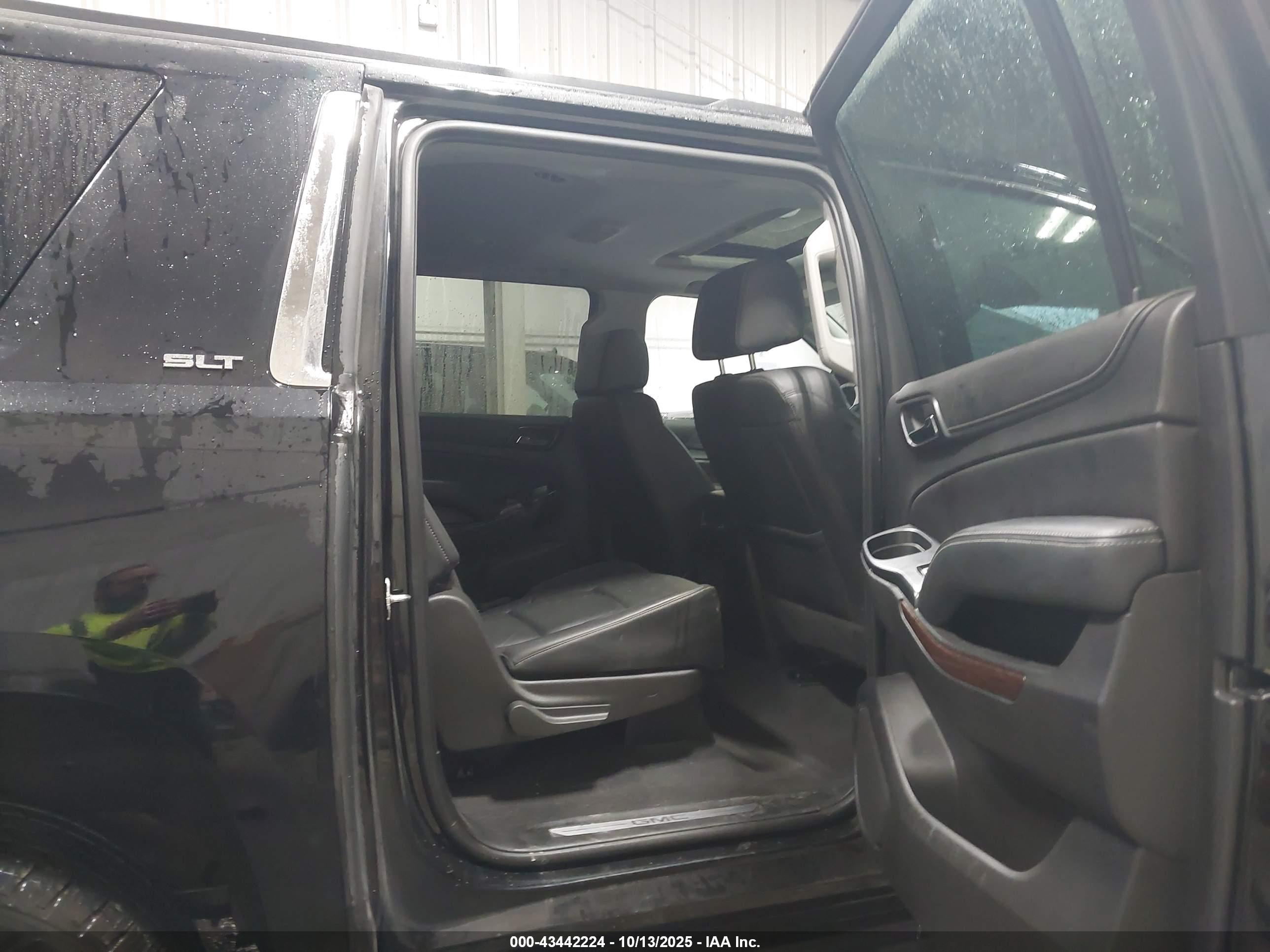 GMC YUKON image 8