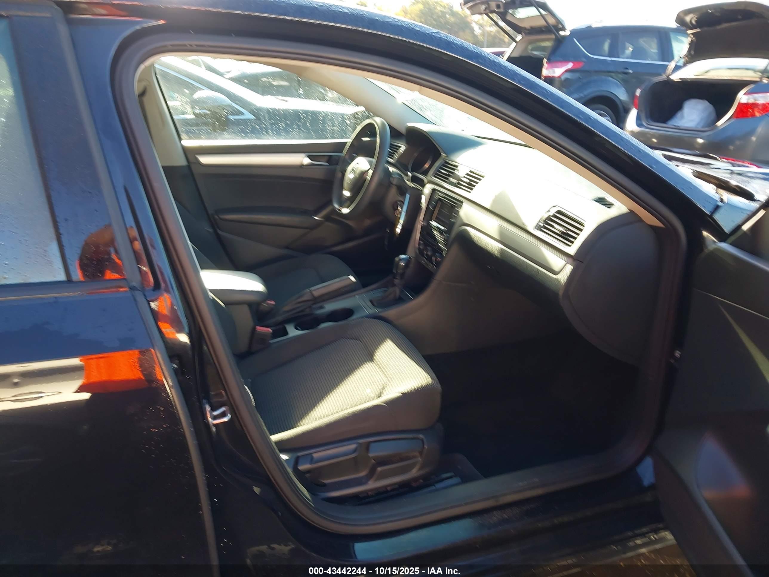 VOLKSWAGEN PASSAT image 5
