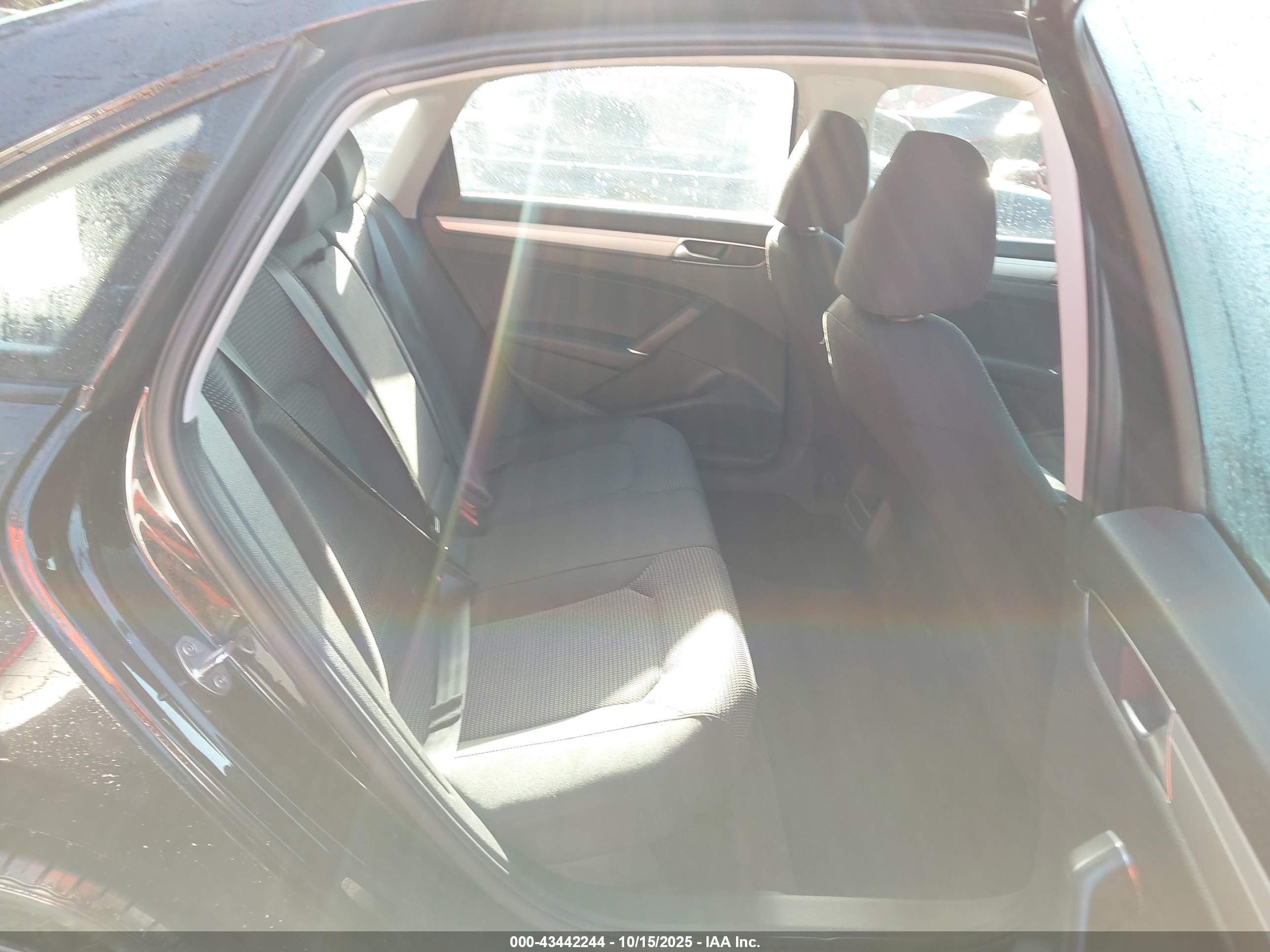 VOLKSWAGEN PASSAT image 8
