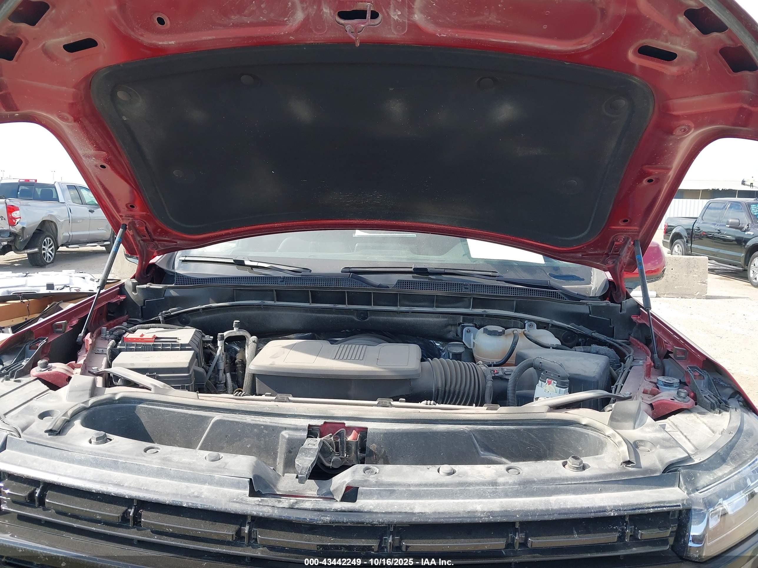 CHEVROLET SUBURBAN image 10