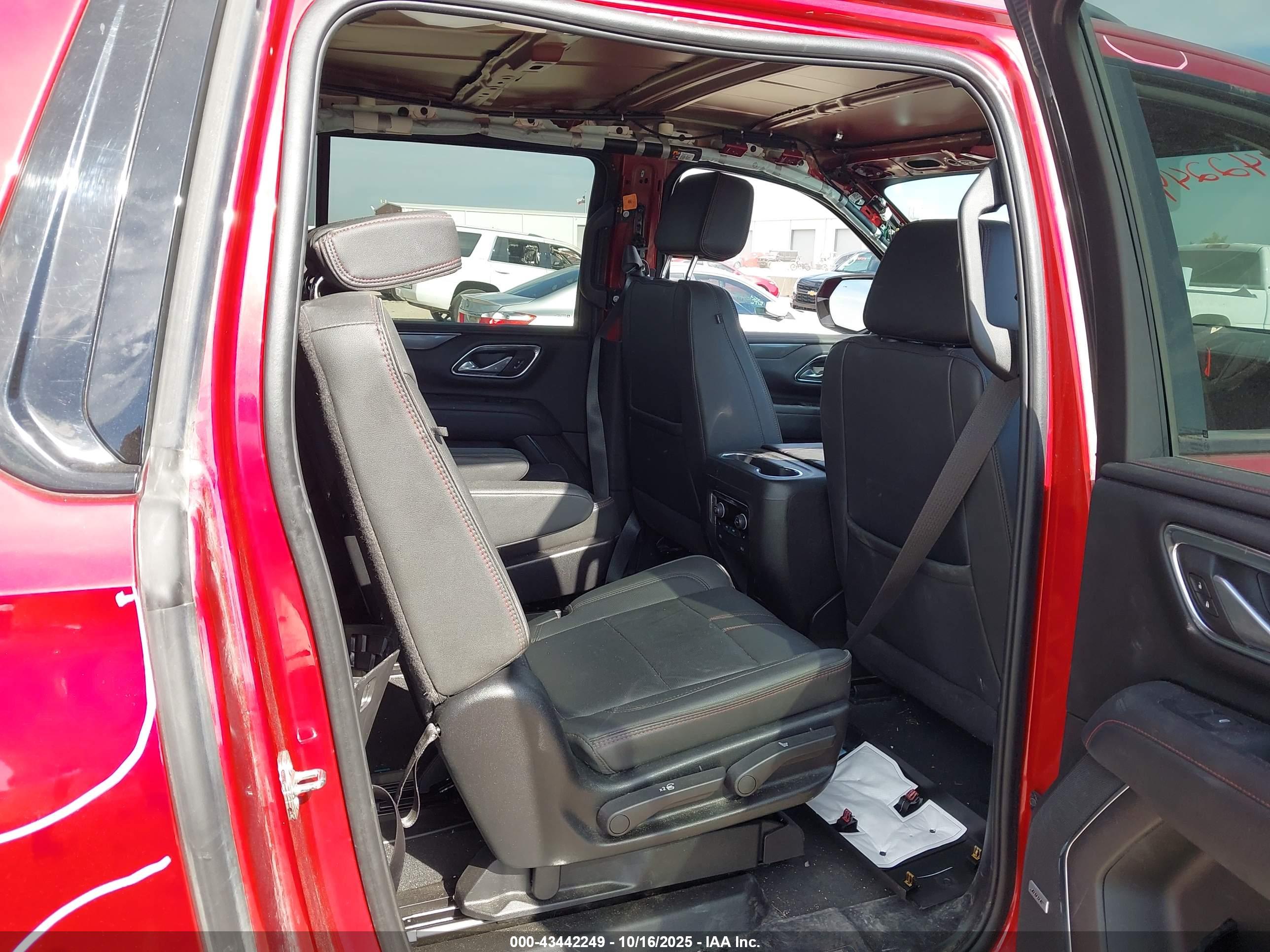 CHEVROLET SUBURBAN image 8