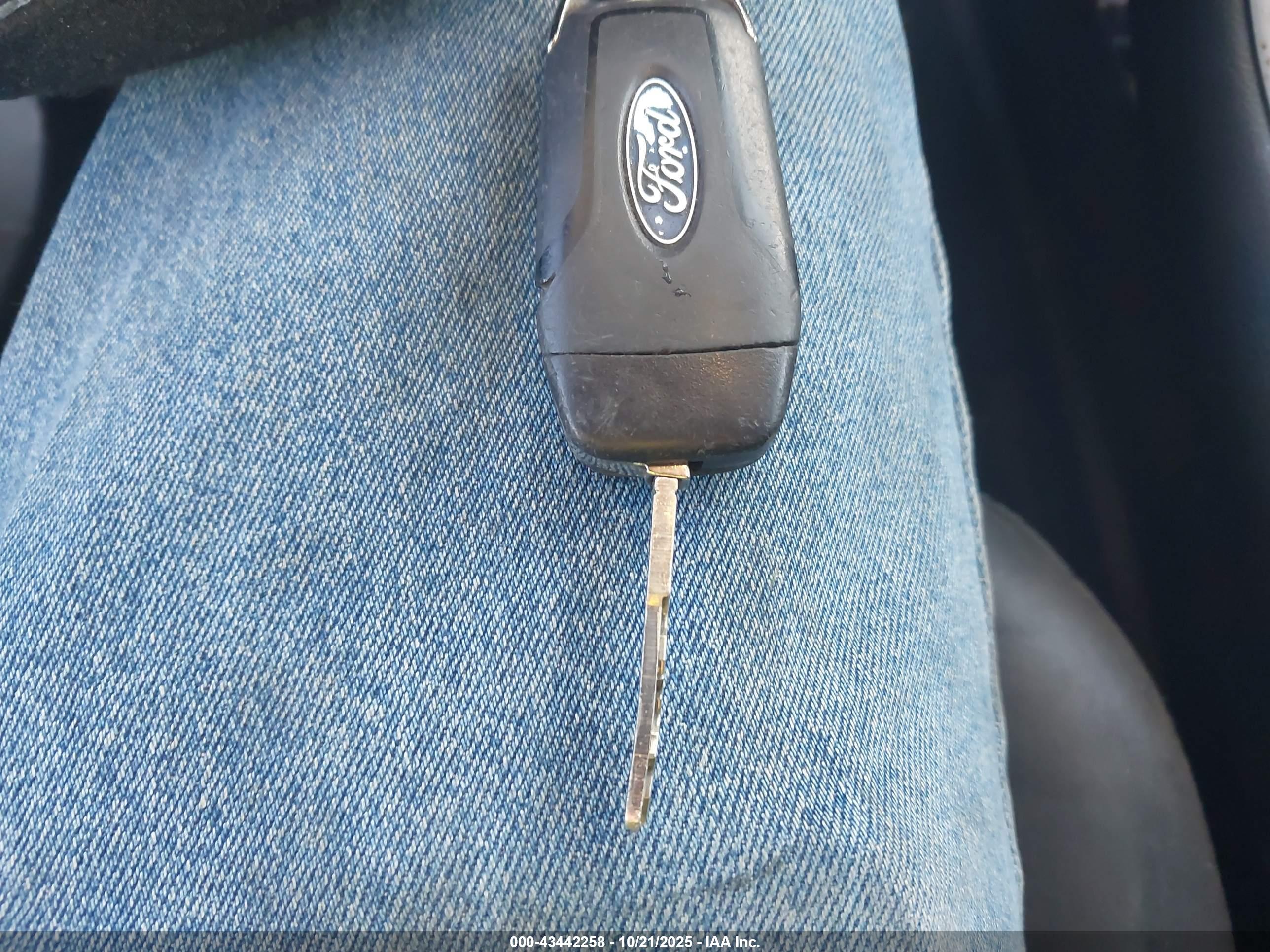 FORD FUSION image 11