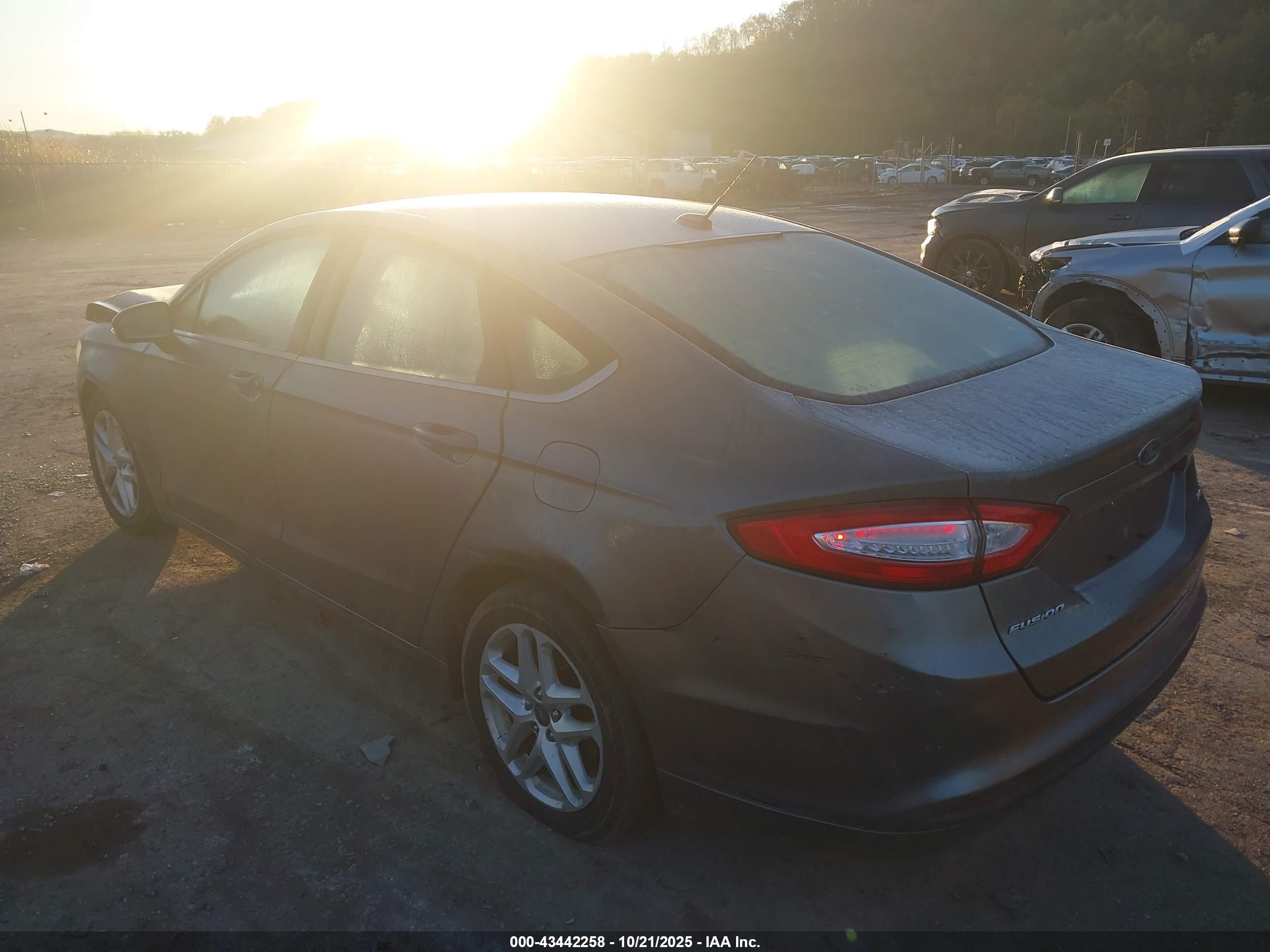 FORD FUSION image 3