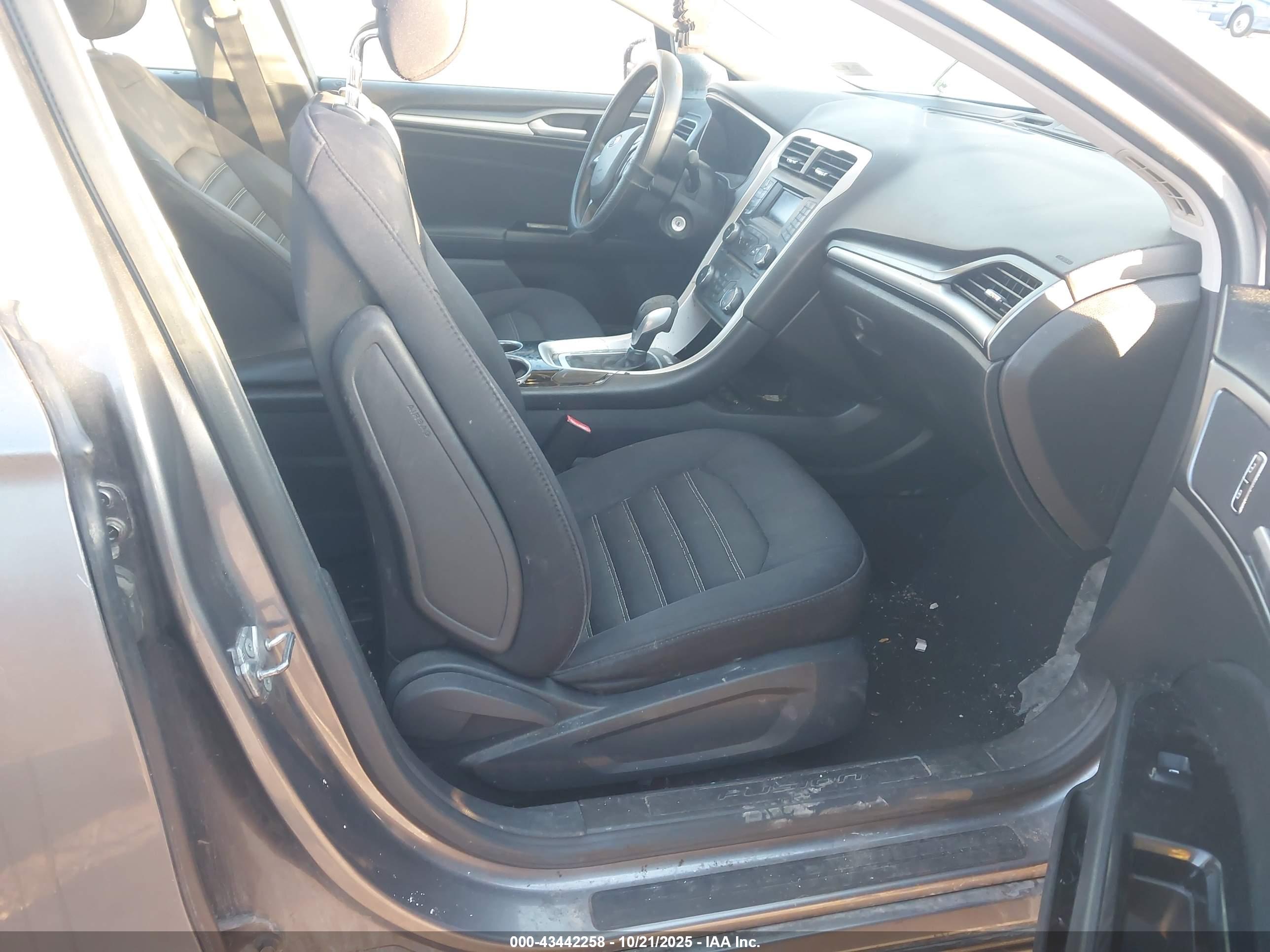 FORD FUSION image 5
