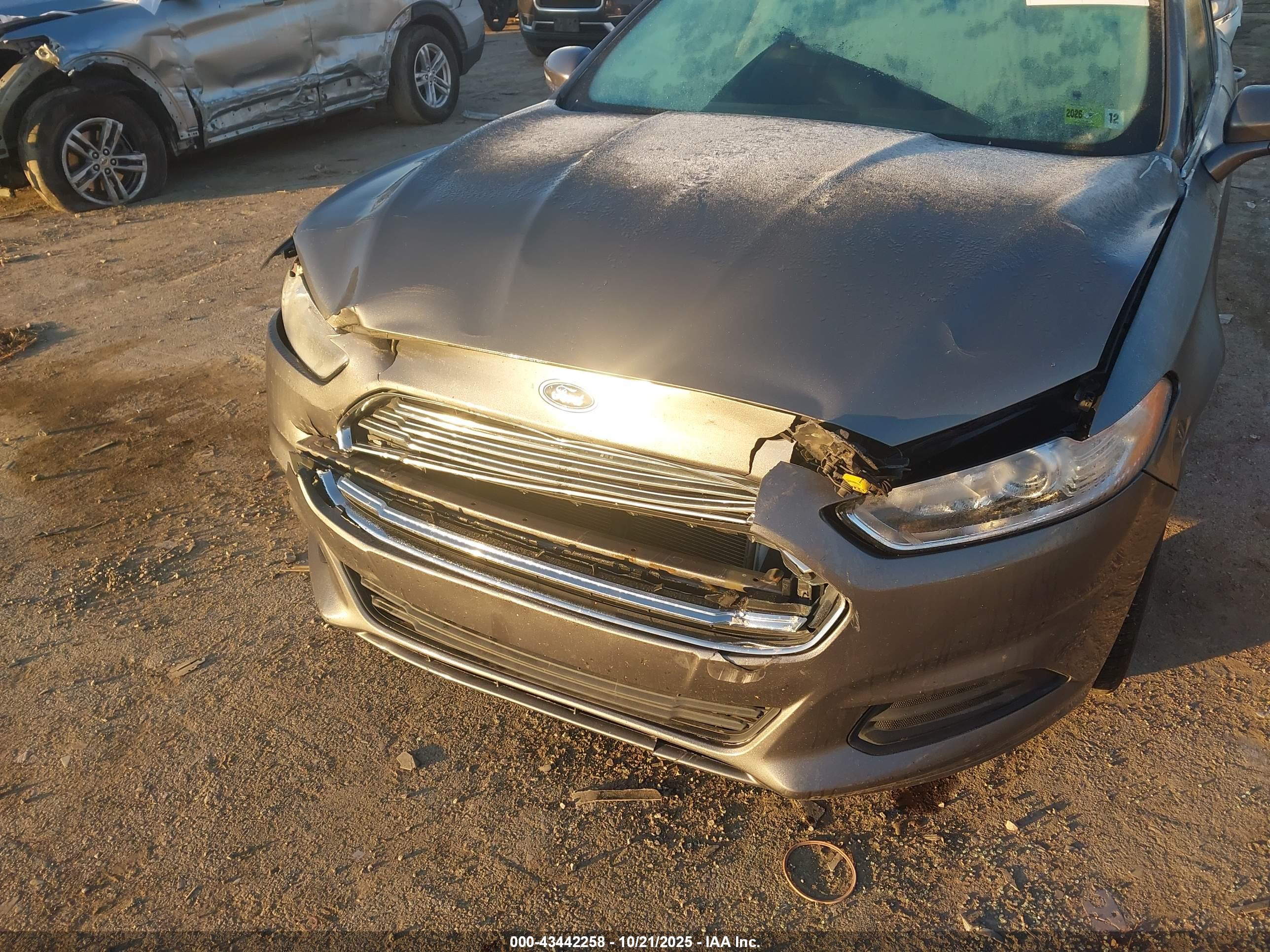 FORD FUSION image 6
