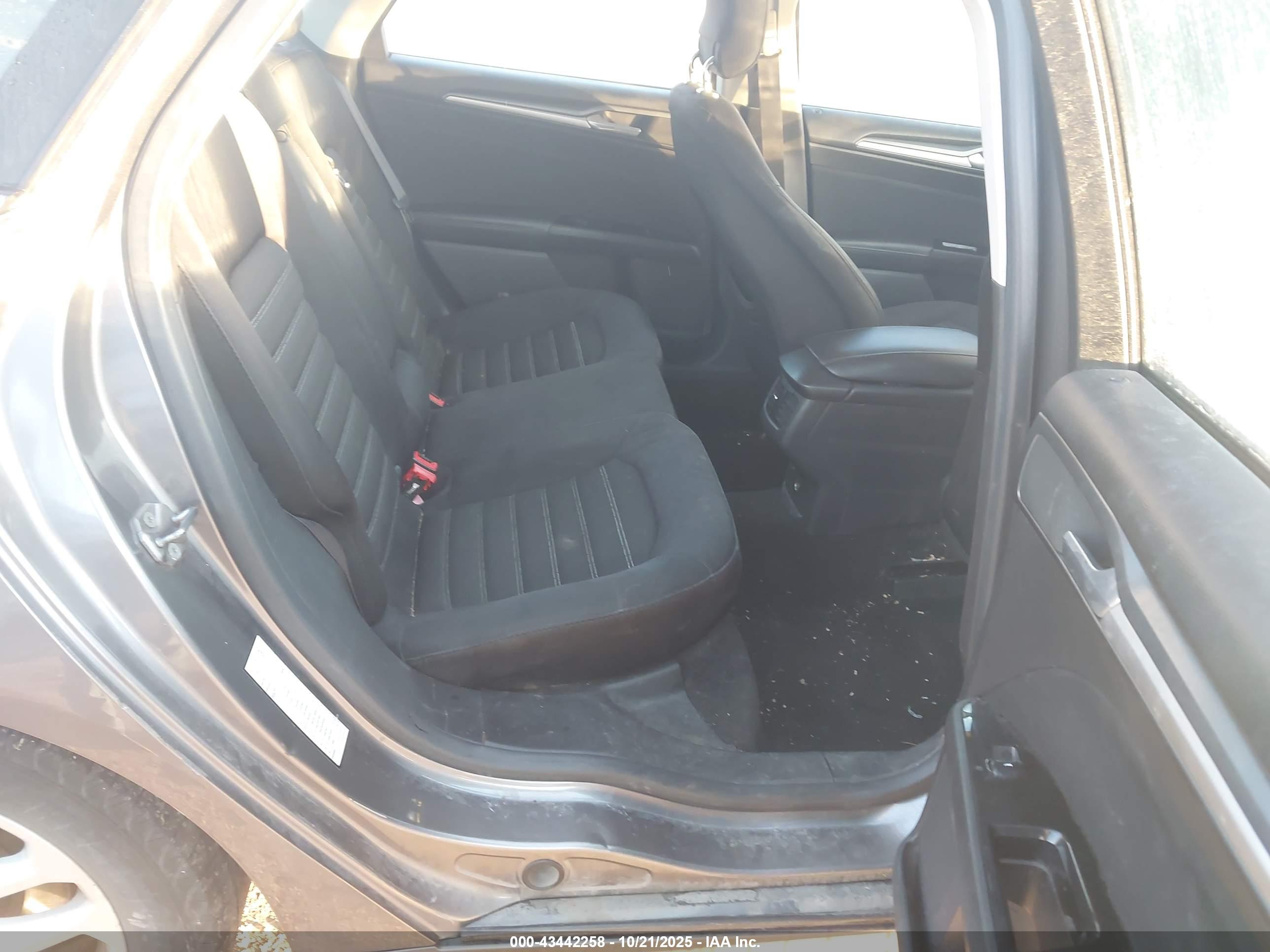 FORD FUSION image 8