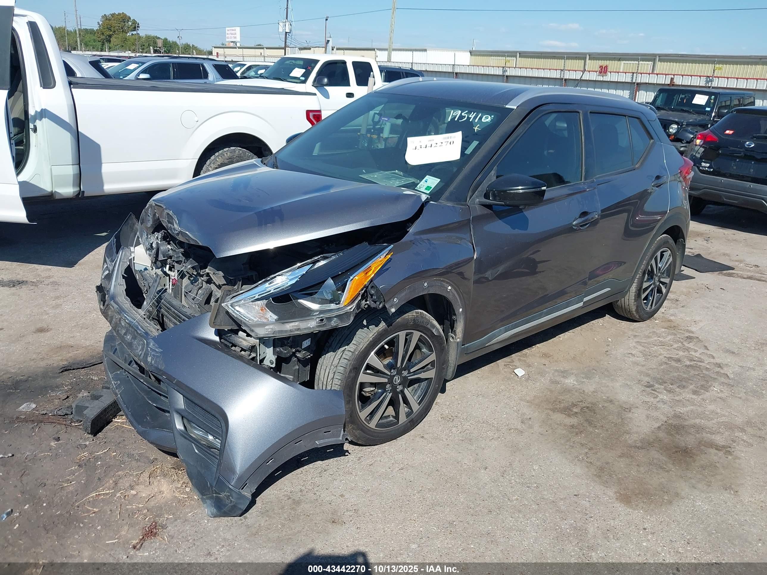NISSAN KICKS image 2