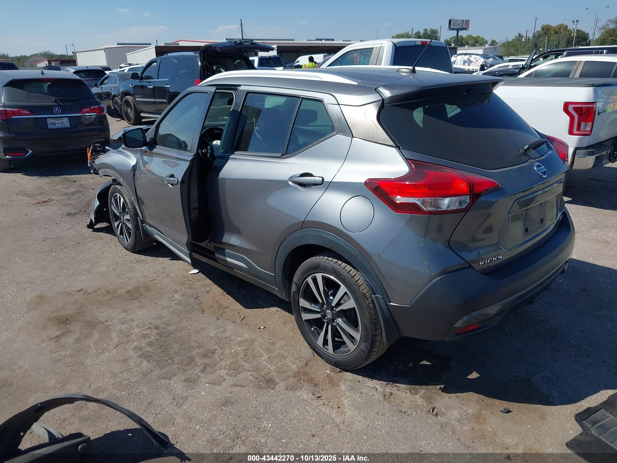 NISSAN KICKS image 3
