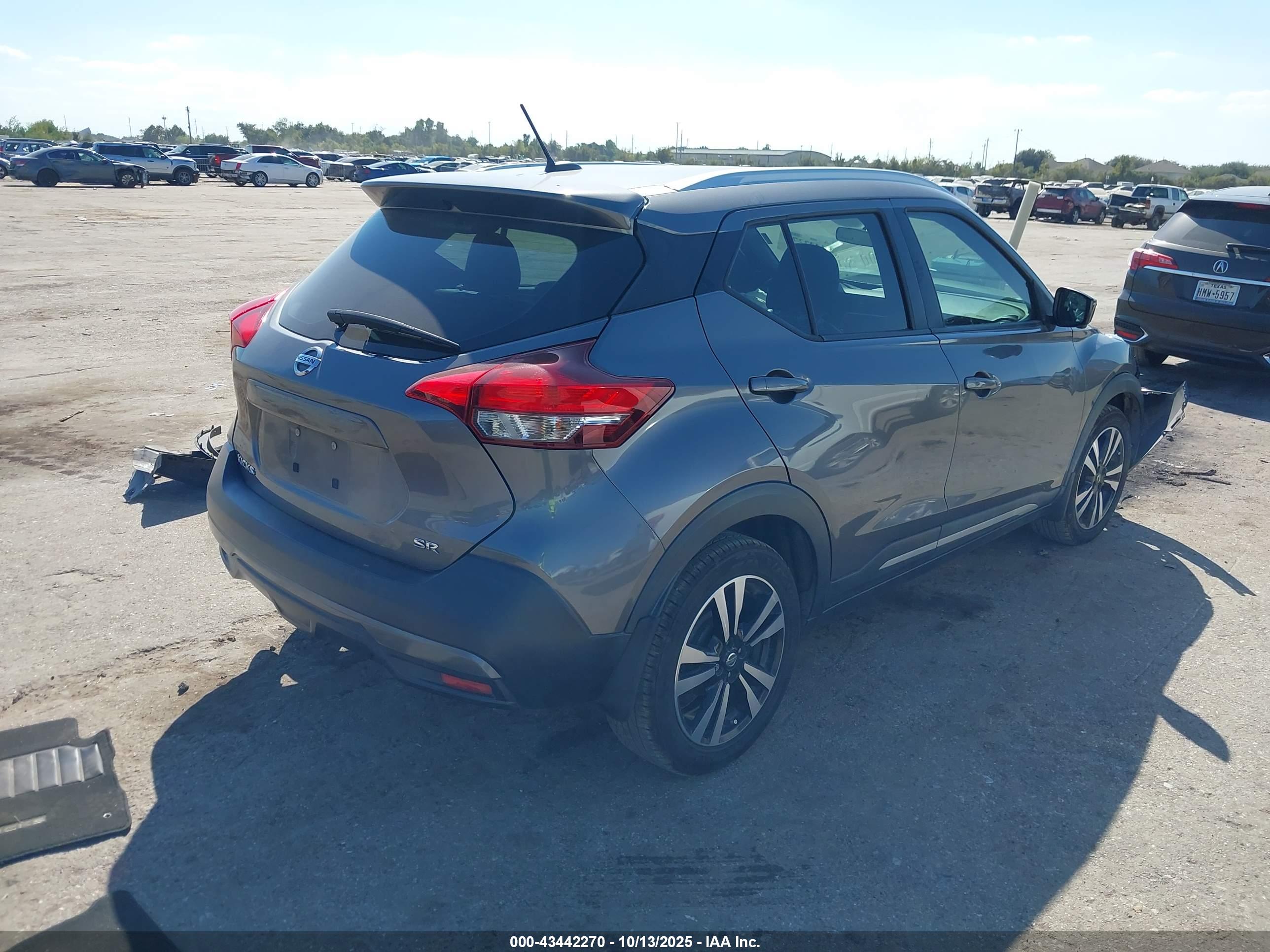 NISSAN KICKS image 4