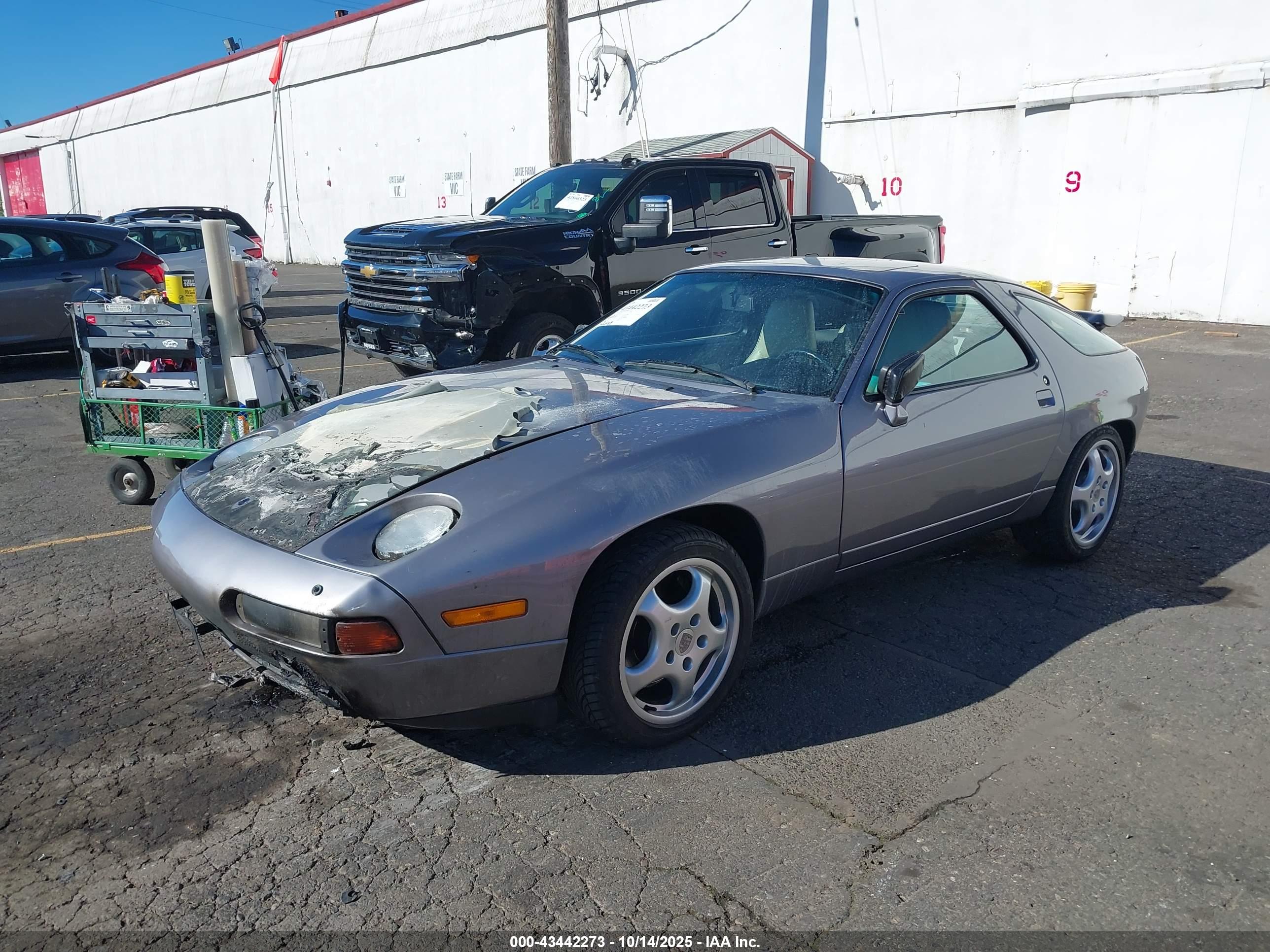 PORSCHE 928 image 2