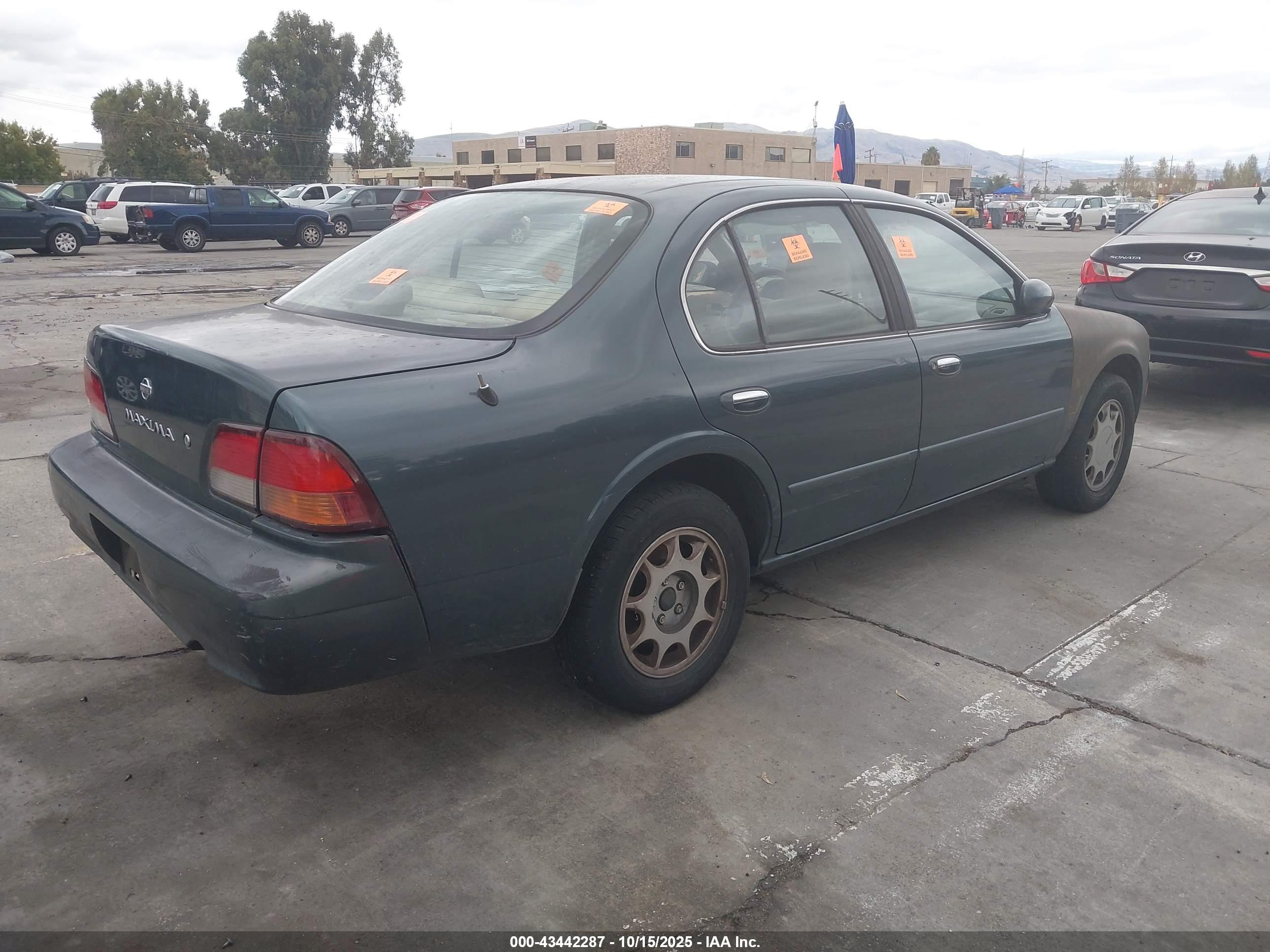 NISSAN MAXIMA image 4