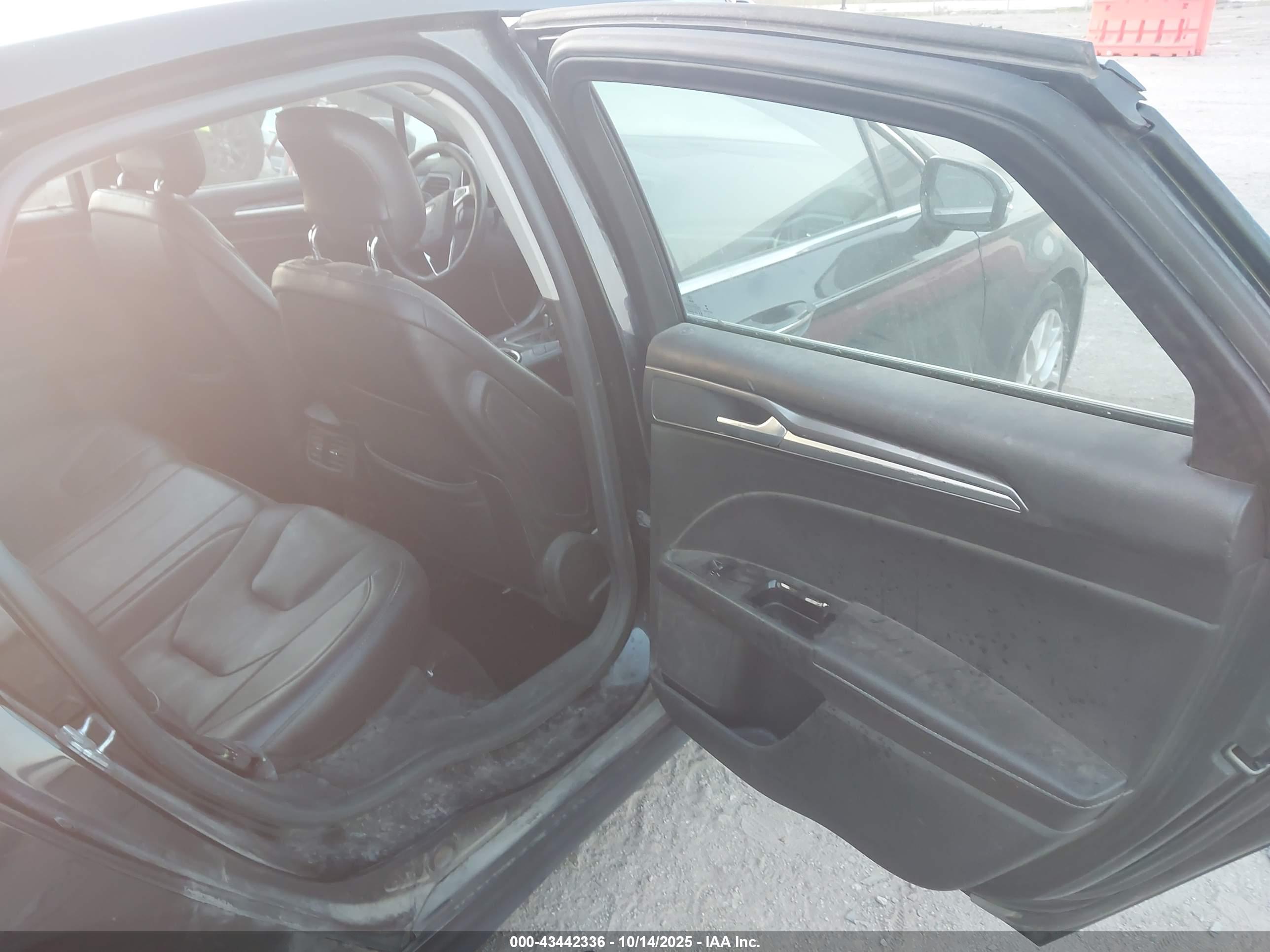 FORD FUSION image 8