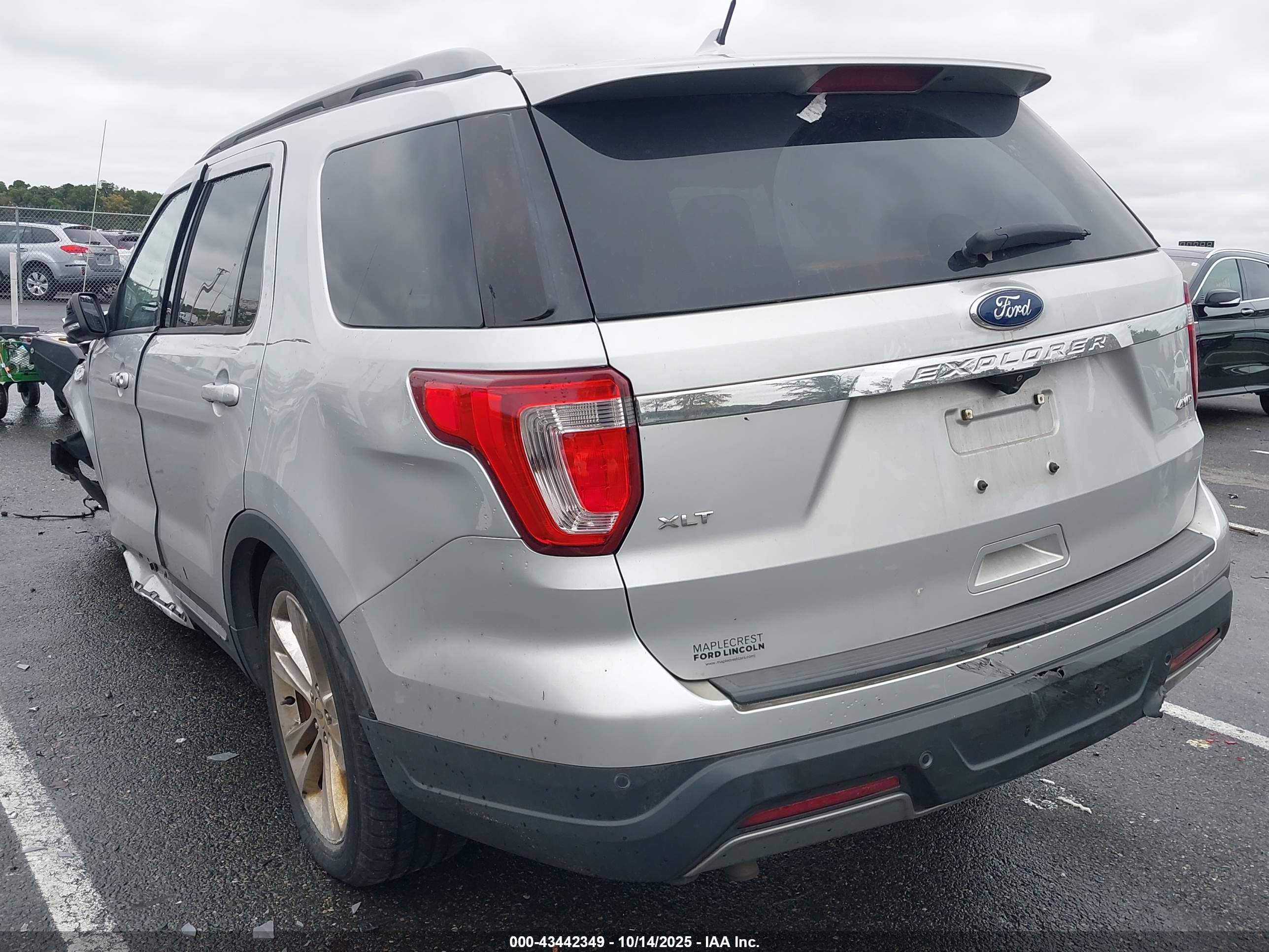FORD EXPLORER image 3