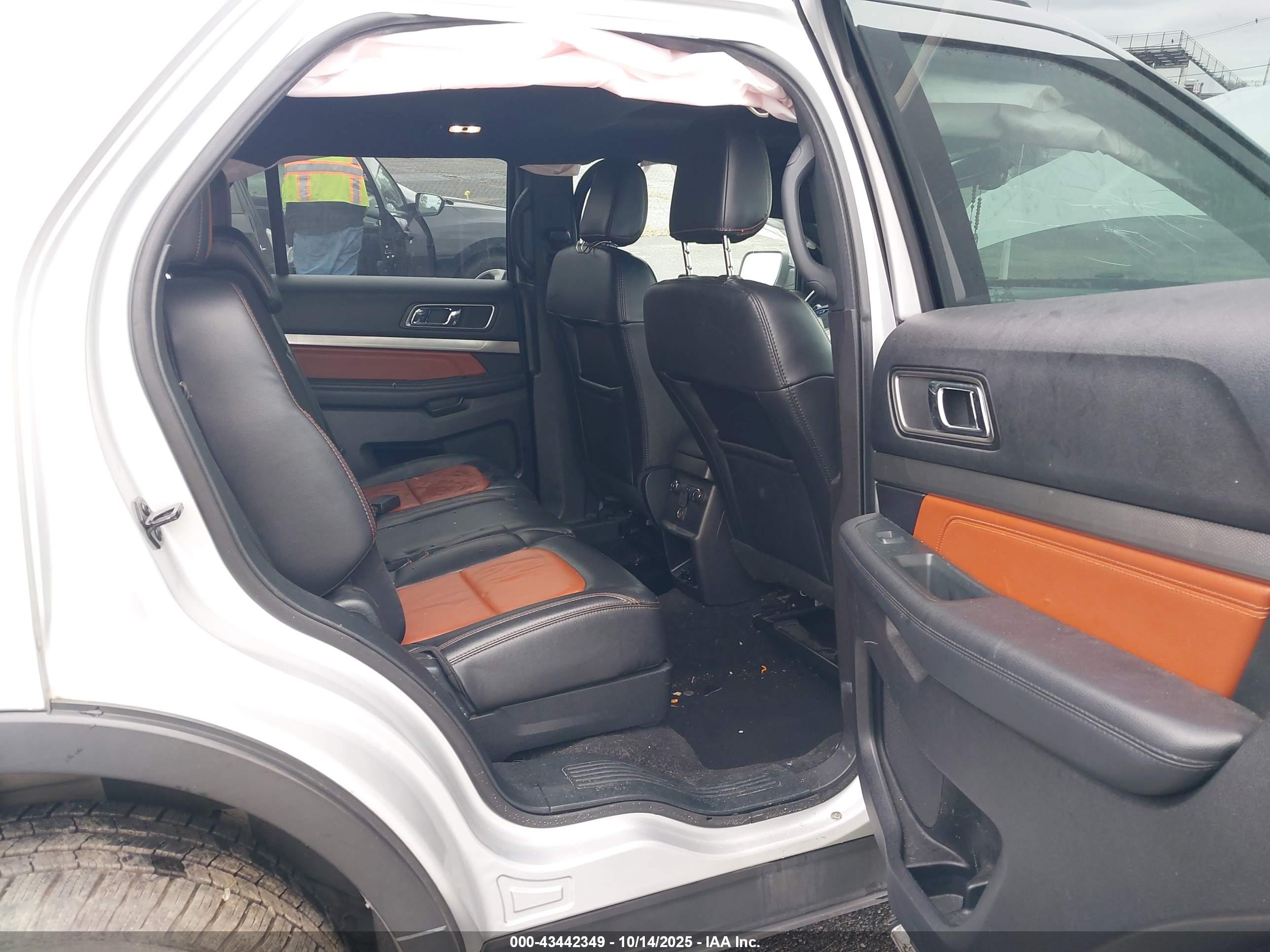 FORD EXPLORER image 8