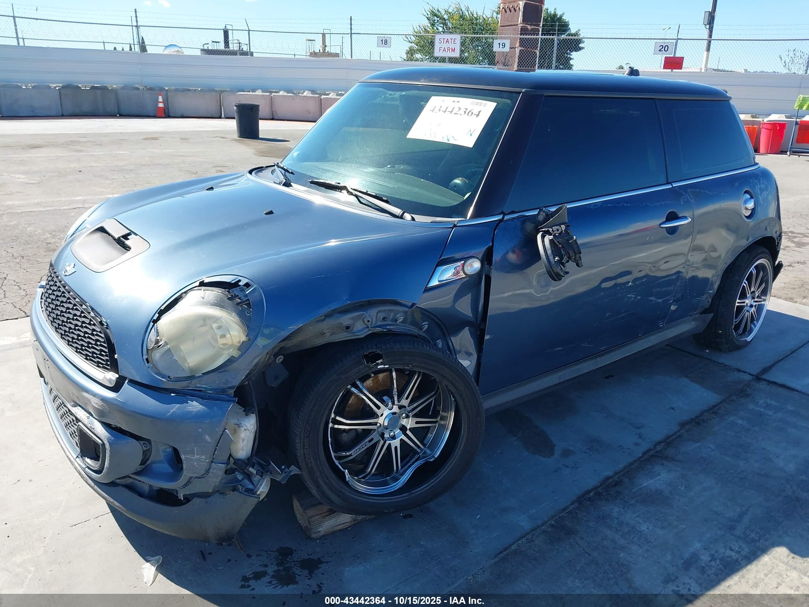 MINI COOPER image 2