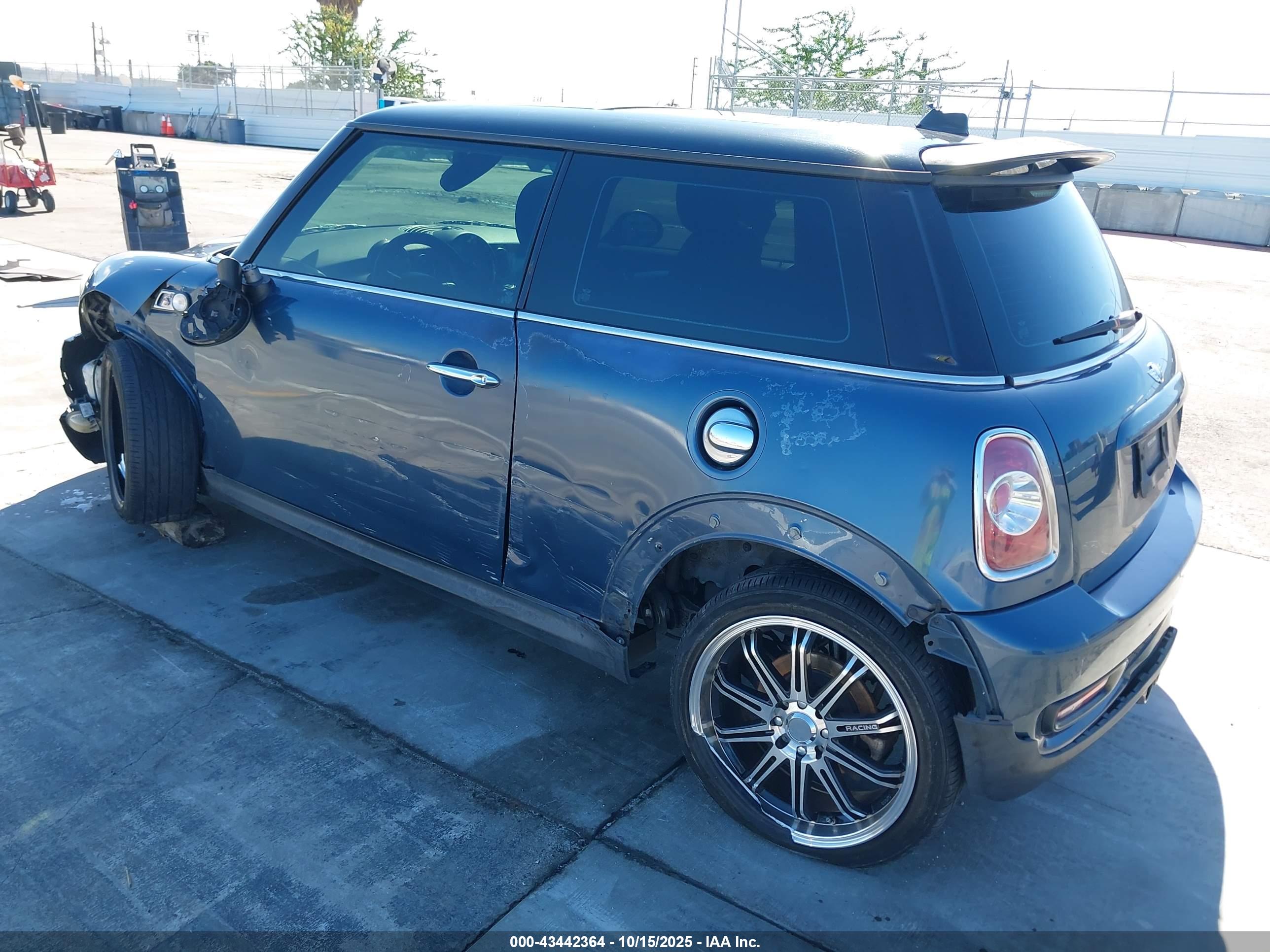 MINI COOPER image 3