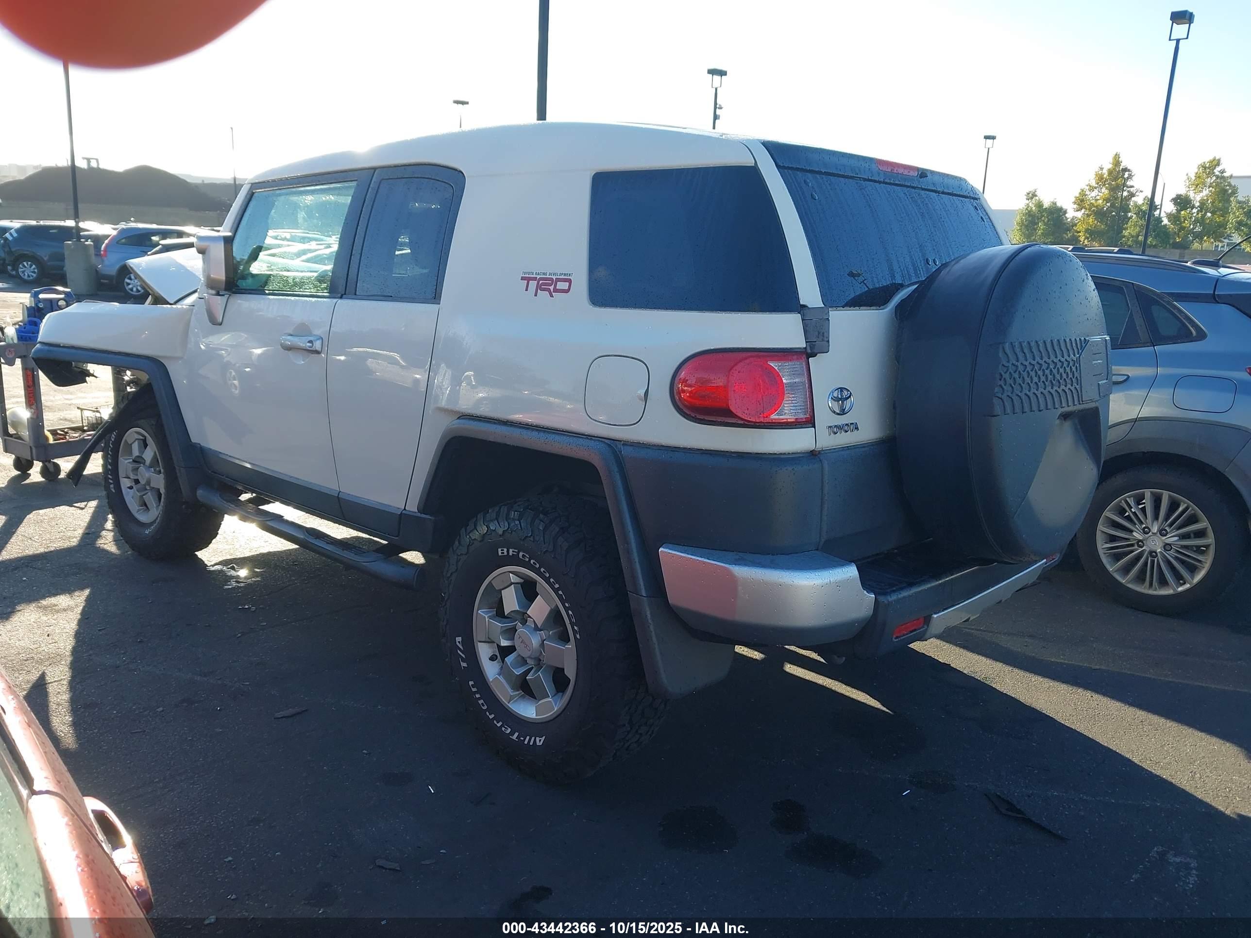 TOYOTA FJ image 3
